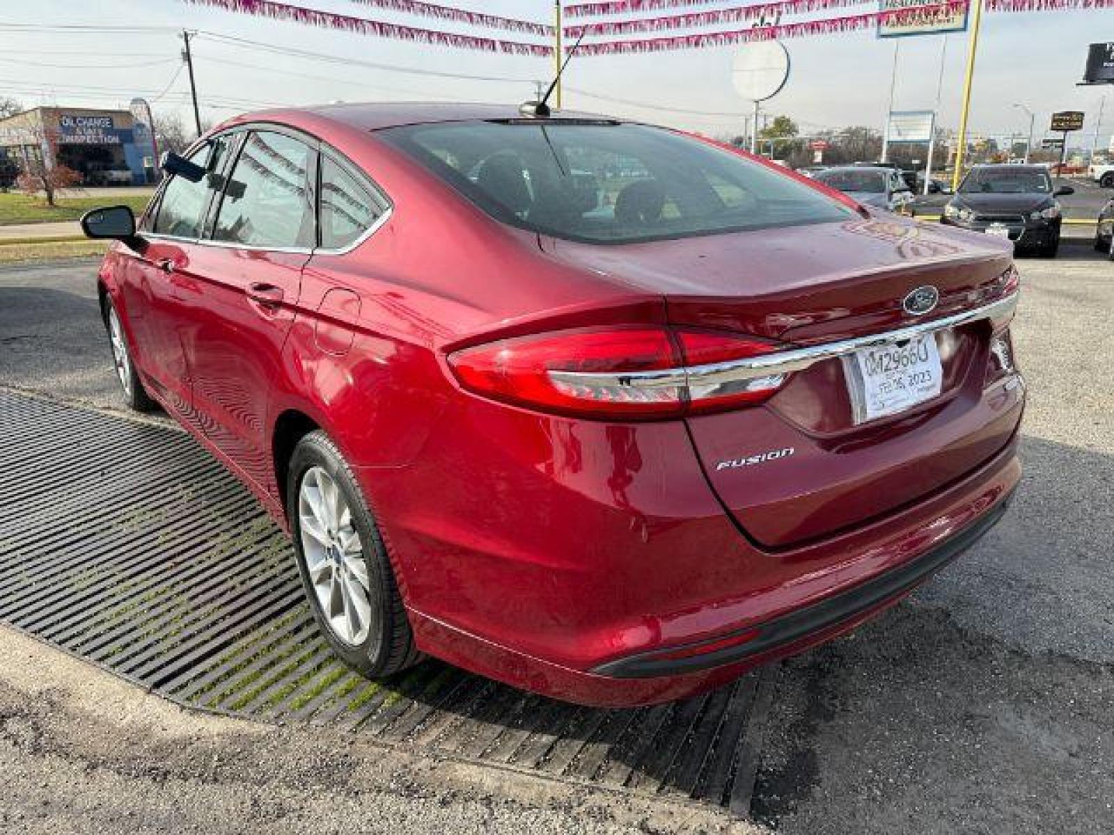 2017 RED Ford FUS SE (3FA6P0HD0HR) with an 1.5L L4 DOHC 16V engine, 6-Speed Automatic transmission, located at 2715 W Pioneer Pkwy, Arlington, TX, 76013, (817) 265-9009, 32.710262, -97.153236 - Photo #8