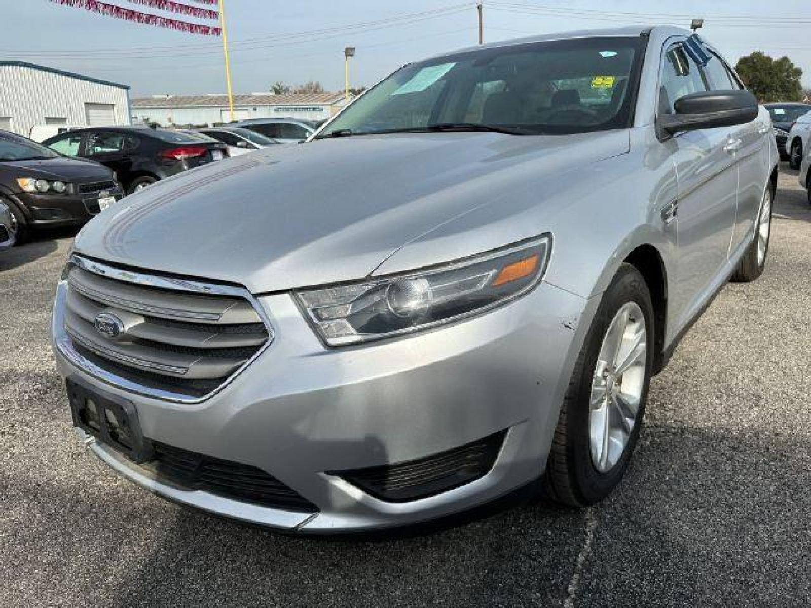 2016 SILVER Ford Taurus SE FWD (1FAHP2D8XGG) with an 3.5L V6 DOHC 24V engine, 6-Speed Automatic transmission, located at 2715 W Pioneer Pkwy, Arlington, TX, 76013, (817) 265-9009, 32.710262, -97.153236 - Photo #2