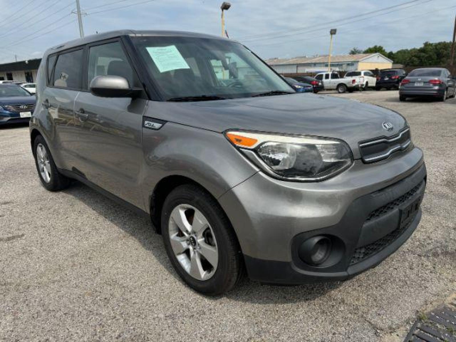 2018 GRAY Kia Soul Base 6A (KNDJN2A27J7) with an 1.6L L4 DOHC 16V engine, 6-Speed Automatic transmission, located at 2715 W Pioneer Pkwy, Arlington, TX, 76013, (817) 265-9009, 32.710262, -97.153236 - Photo #5