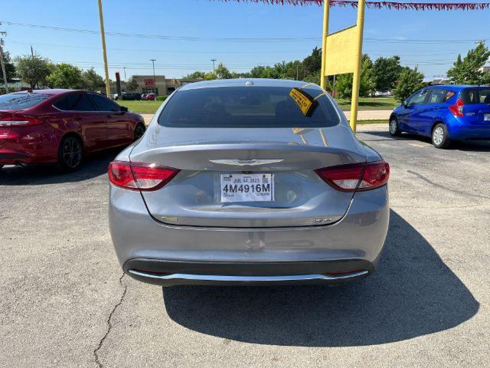 2015 SILVER Chrysler 200 Limited (1C3CCCAB2FN) with an 2.4L L4 DOHC 16V engine, 9-Speed Automatic transmission, located at 2715 W Pioneer Pkwy, Arlington, TX, 76013, (817) 265-9009, 32.710262, -97.153236 - Photo #7