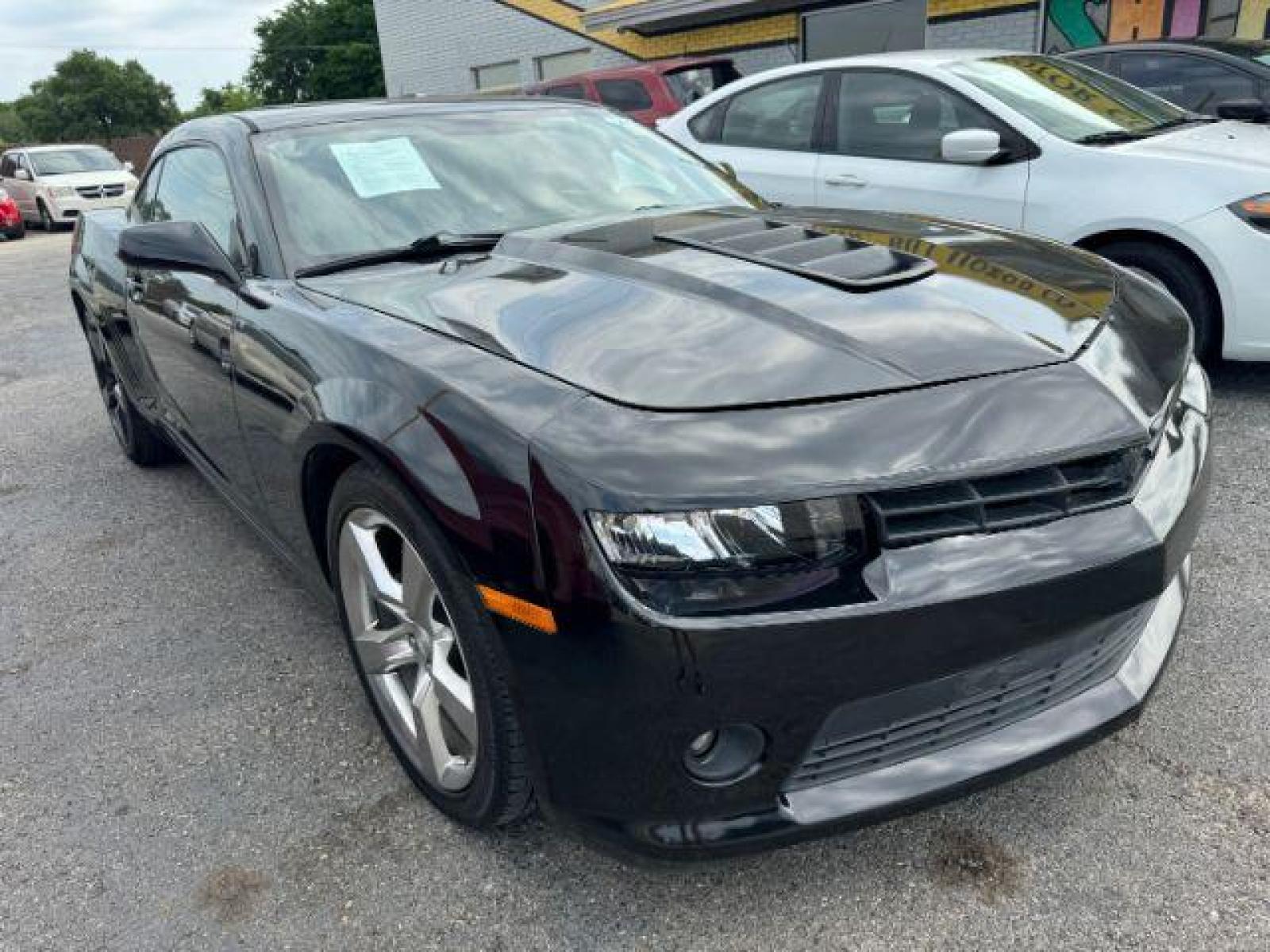 2015 BLACK Chevrolet Camaro 1LT Coupe (2G1FD1E37F9) with an 3.6L V6 DOHC 24V FFV engine, 6-Speed Automatic transmission, located at 2715 W Pioneer Pkwy, Arlington, TX, 76013, (817) 265-9009, 32.710262, -97.153236 - Photo #4