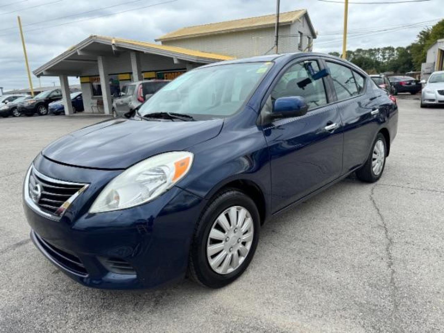 2014 BLUE Nissan Versa 1.6 SL Sedan (3N1CN7APXEK) with an 1.6L L4 DOHC 16V engine, Continuously Variabl transmission, located at 2715 W Pioneer Pkwy, Arlington, TX, 76013, (817) 265-9009, 32.710262, -97.153236 - Photo#2