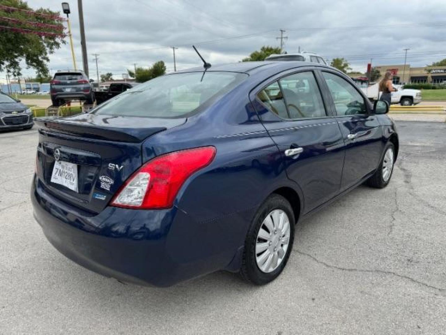 2014 BLUE Nissan Versa 1.6 SL Sedan (3N1CN7APXEK) with an 1.6L L4 DOHC 16V engine, Continuously Variabl transmission, located at 2715 W Pioneer Pkwy, Arlington, TX, 76013, (817) 265-9009, 32.710262, -97.153236 - Photo#6