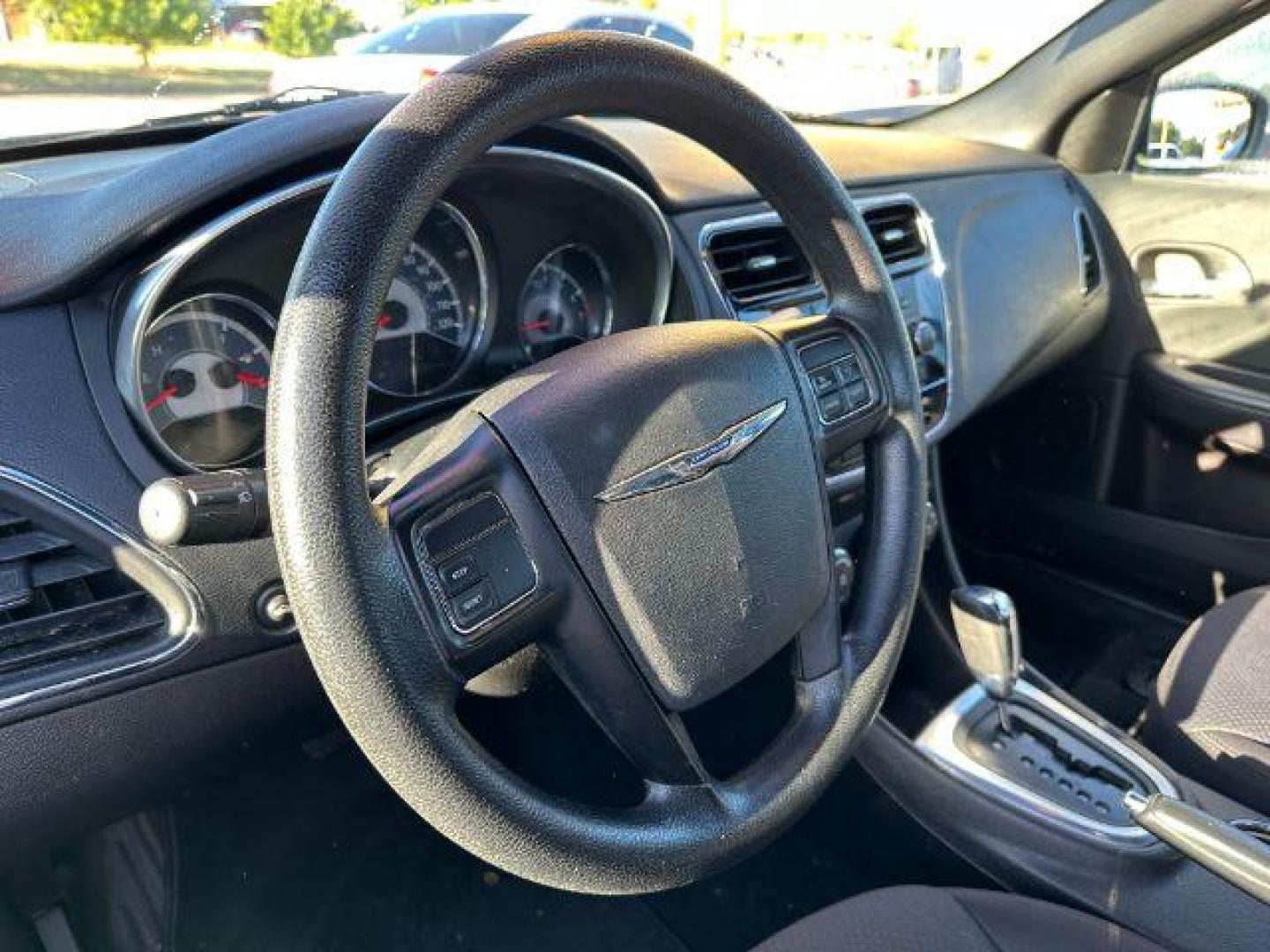 2014 Billet Silver Metall Chrysler 200 LX (1C3CCBABXEN) with an 2.4L L4 DOHC 16V engine, 6-Speed Automatic transmission, located at 2715 W Pioneer Pkwy, Arlington, TX, 76013, (817) 265-9009, 32.710262, -97.153236 - Photo#16