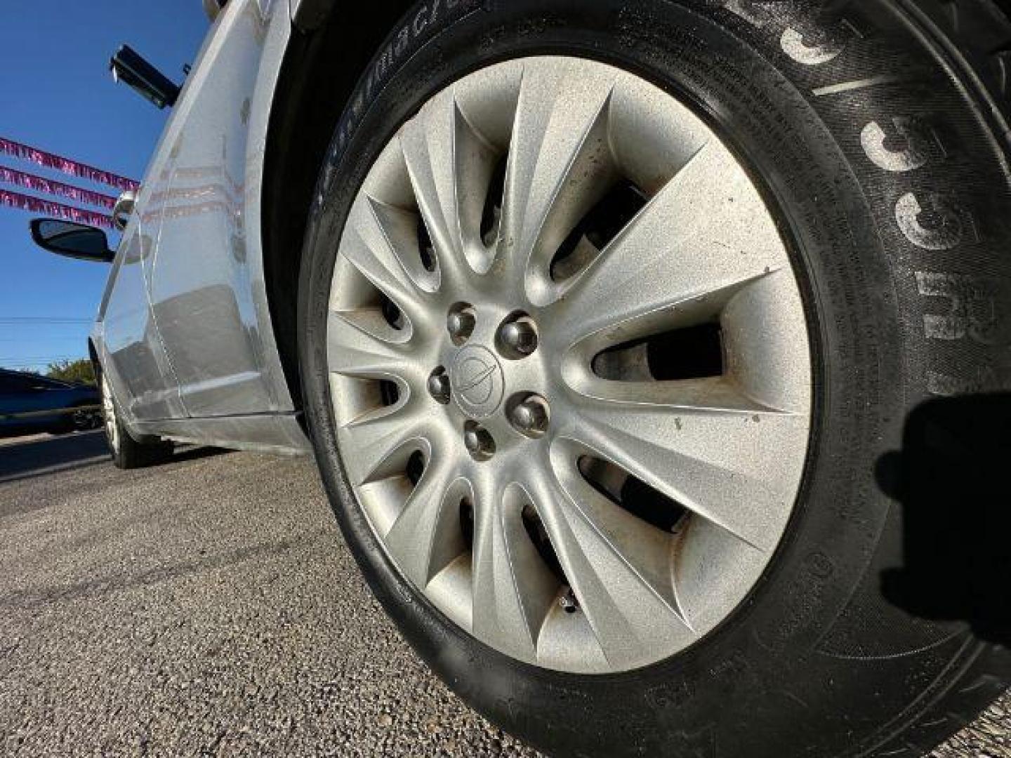 2014 Billet Silver Metall Chrysler 200 LX (1C3CCBABXEN) with an 2.4L L4 DOHC 16V engine, 6-Speed Automatic transmission, located at 2715 W Pioneer Pkwy, Arlington, TX, 76013, (817) 265-9009, 32.710262, -97.153236 - Photo#9