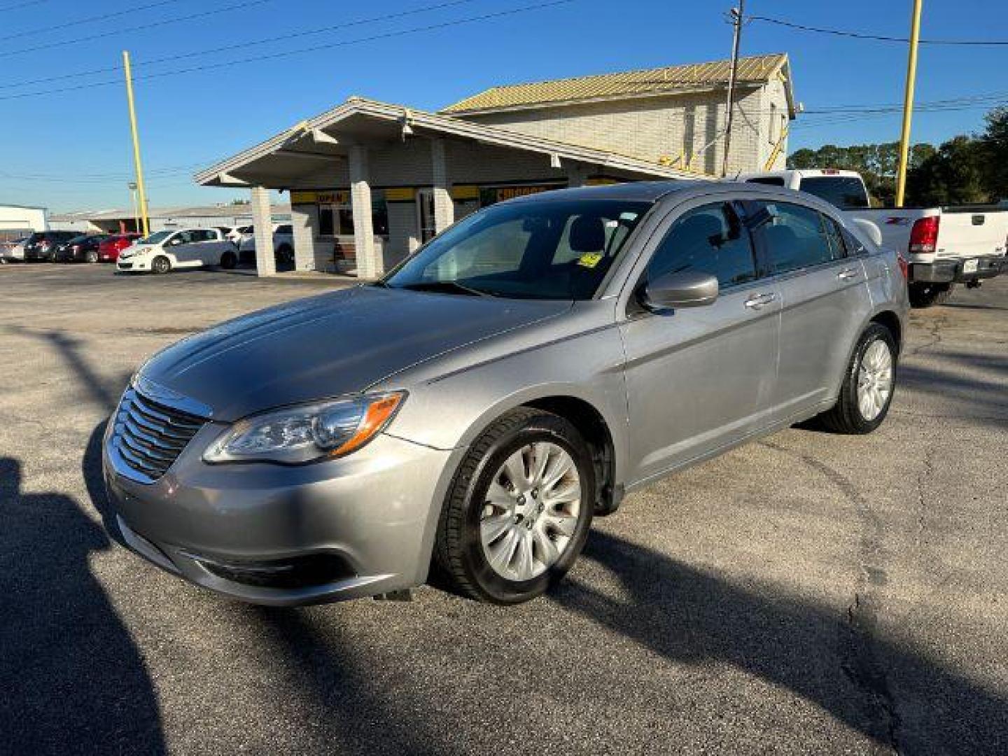 2014 Billet Silver Metall Chrysler 200 LX (1C3CCBABXEN) with an 2.4L L4 DOHC 16V engine, 6-Speed Automatic transmission, located at 2715 W Pioneer Pkwy, Arlington, TX, 76013, (817) 265-9009, 32.710262, -97.153236 - Photo#2
