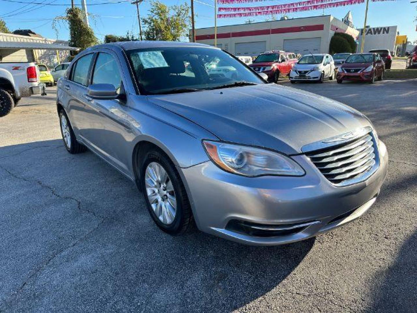2014 Billet Silver Metall Chrysler 200 LX (1C3CCBABXEN) with an 2.4L L4 DOHC 16V engine, 6-Speed Automatic transmission, located at 2715 W Pioneer Pkwy, Arlington, TX, 76013, (817) 265-9009, 32.710262, -97.153236 - Photo#4