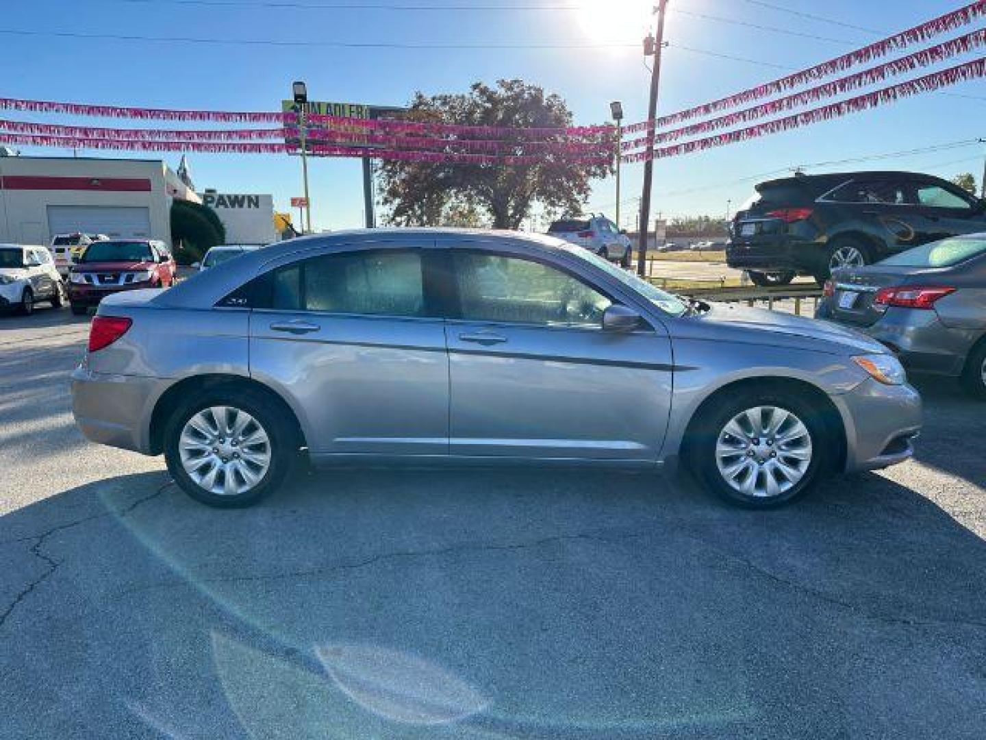2014 Billet Silver Metall Chrysler 200 LX (1C3CCBABXEN) with an 2.4L L4 DOHC 16V engine, 6-Speed Automatic transmission, located at 2715 W Pioneer Pkwy, Arlington, TX, 76013, (817) 265-9009, 32.710262, -97.153236 - Photo#5