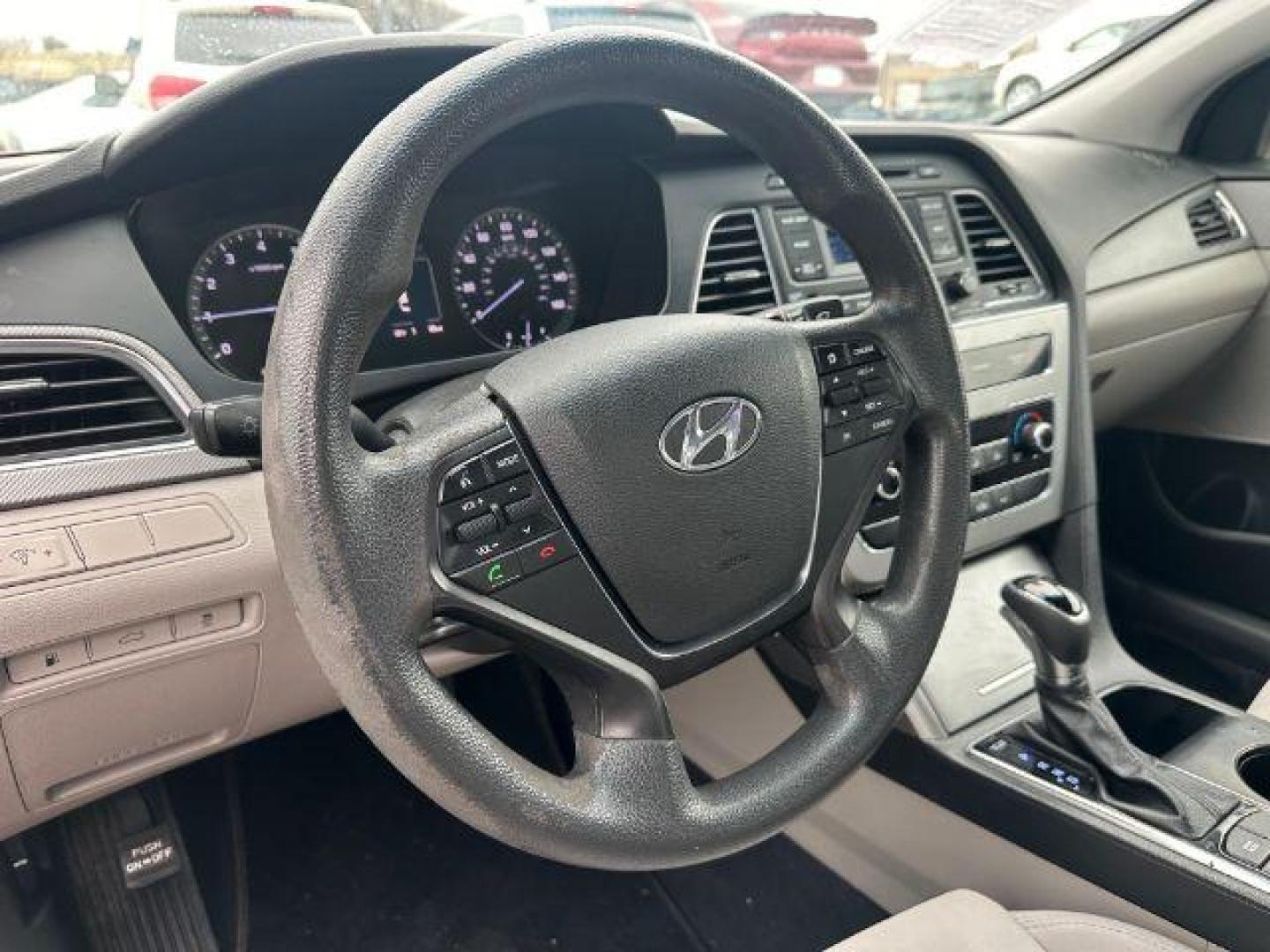 2015 Red Hyundai Sonata SE (5NPE24AF5FH) with an 2.4L L4 DOHC 16V engine, 7-Speed Automatic transmission, located at 2715 W Pioneer Pkwy, Arlington, TX, 76013, (817) 265-9009, 32.710262, -97.153236 - Photo#15