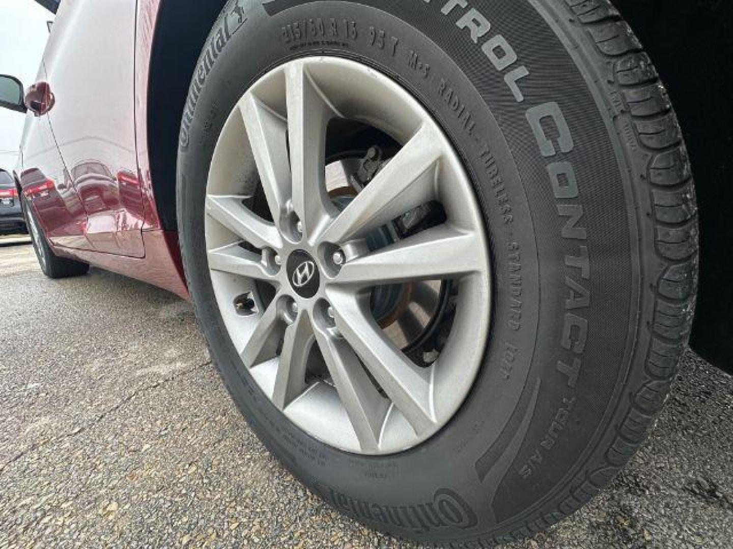 2015 Red Hyundai Sonata SE (5NPE24AF5FH) with an 2.4L L4 DOHC 16V engine, 7-Speed Automatic transmission, located at 2715 W Pioneer Pkwy, Arlington, TX, 76013, (817) 265-9009, 32.710262, -97.153236 - Photo#9