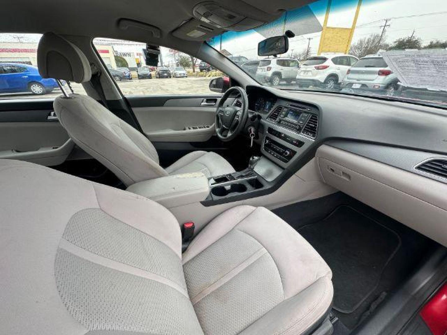 2015 Red Hyundai Sonata SE (5NPE24AF5FH) with an 2.4L L4 DOHC 16V engine, 7-Speed Automatic transmission, located at 2715 W Pioneer Pkwy, Arlington, TX, 76013, (817) 265-9009, 32.710262, -97.153236 - Photo#10