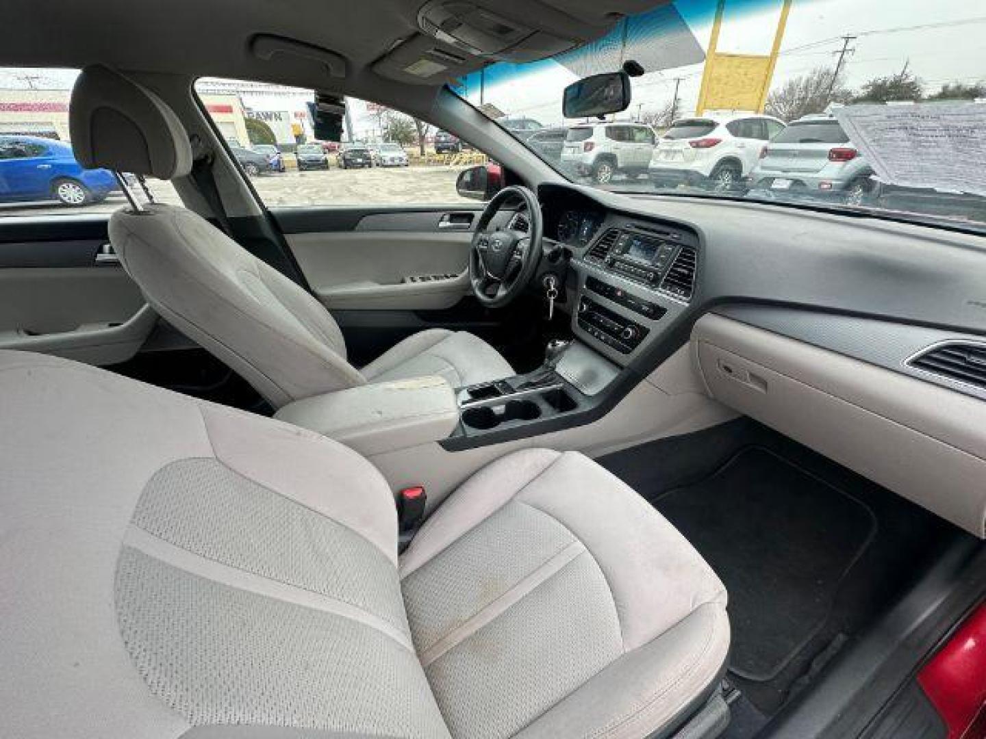 2015 Red Hyundai Sonata SE (5NPE24AF5FH) with an 2.4L L4 DOHC 16V engine, 7-Speed Automatic transmission, located at 2715 W Pioneer Pkwy, Arlington, TX, 76013, (817) 265-9009, 32.710262, -97.153236 - Photo#11