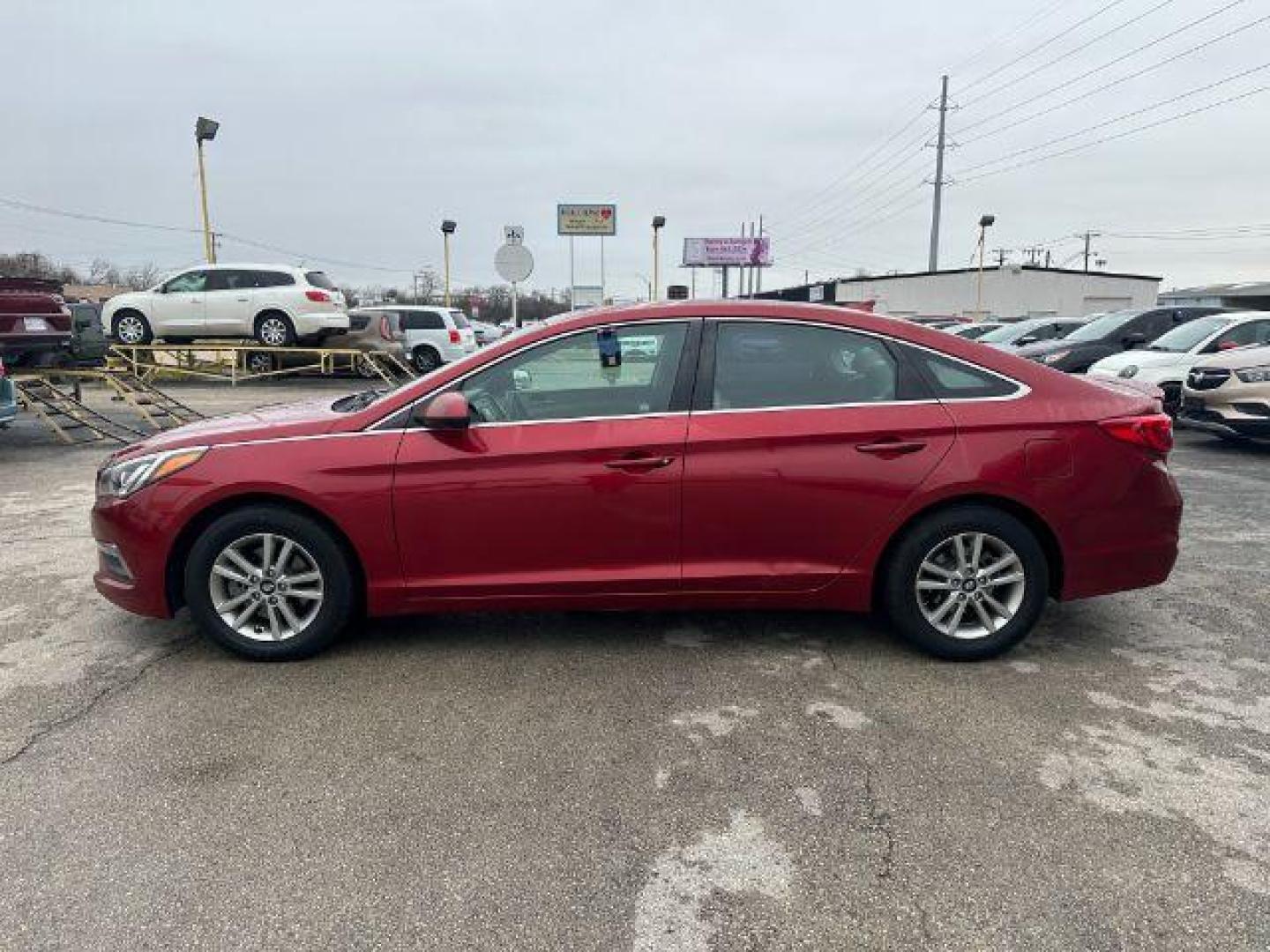 2015 Red Hyundai Sonata SE (5NPE24AF5FH) with an 2.4L L4 DOHC 16V engine, 7-Speed Automatic transmission, located at 2715 W Pioneer Pkwy, Arlington, TX, 76013, (817) 265-9009, 32.710262, -97.153236 - Photo#1