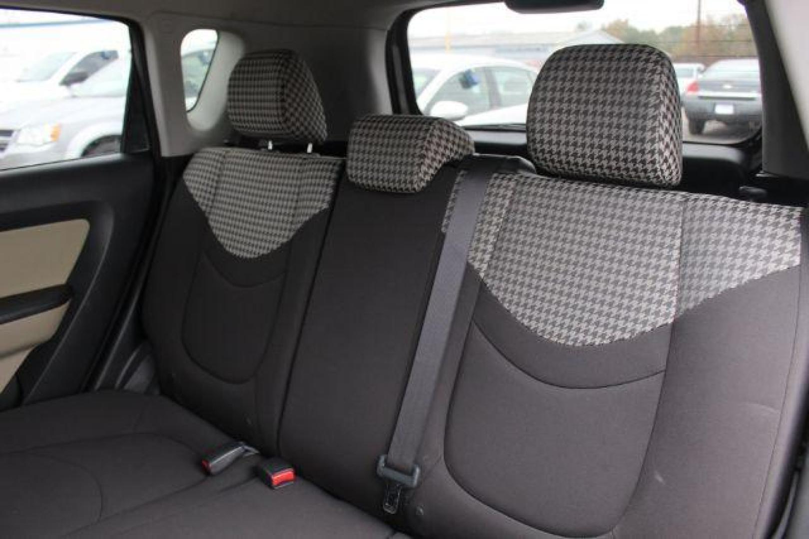 2013 Brown Kia Soul ! (KNDJT2A6XD7) with an 2.0L L4 DOHC 16V engine, located at 2715 W Pioneer Pkwy, Arlington, TX, 76013, (817) 265-9009, 32.710262, -97.153236 - Photo#10