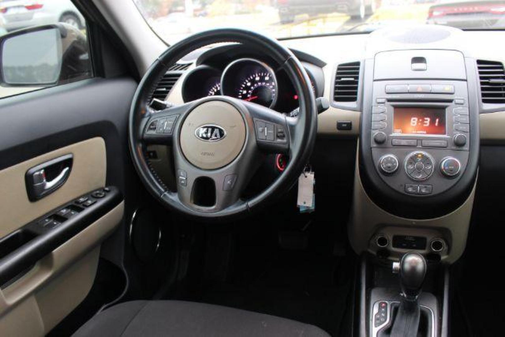 2013 Brown Kia Soul ! (KNDJT2A6XD7) with an 2.0L L4 DOHC 16V engine, located at 2715 W Pioneer Pkwy, Arlington, TX, 76013, (817) 265-9009, 32.710262, -97.153236 - Photo#12