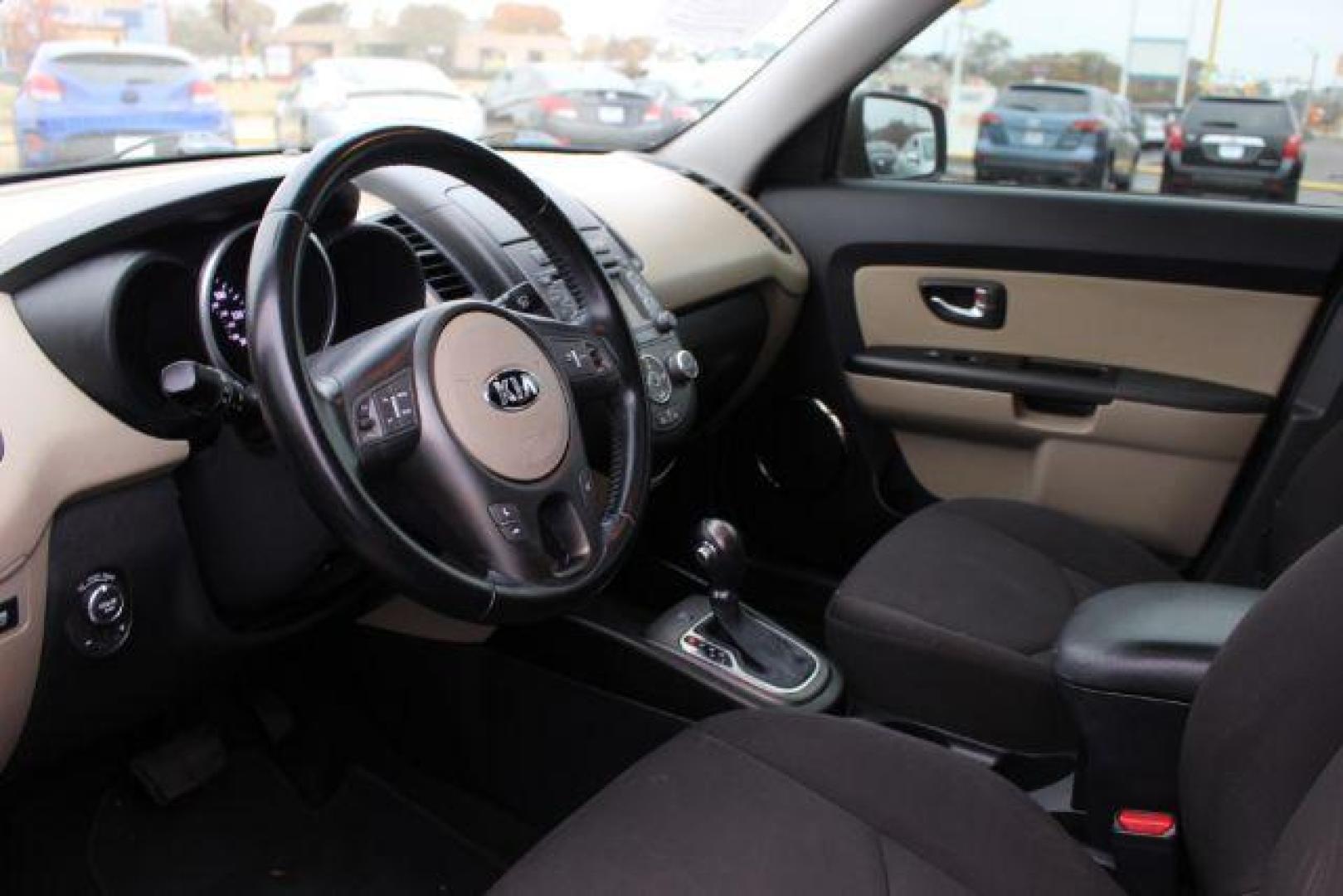 2013 Brown Kia Soul ! (KNDJT2A6XD7) with an 2.0L L4 DOHC 16V engine, located at 2715 W Pioneer Pkwy, Arlington, TX, 76013, (817) 265-9009, 32.710262, -97.153236 - Photo#14