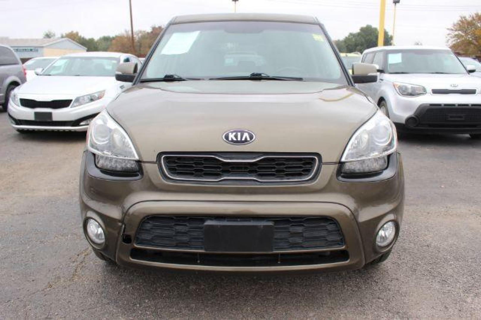 2013 Brown Kia Soul ! (KNDJT2A6XD7) with an 2.0L L4 DOHC 16V engine, located at 2715 W Pioneer Pkwy, Arlington, TX, 76013, (817) 265-9009, 32.710262, -97.153236 - Photo#3