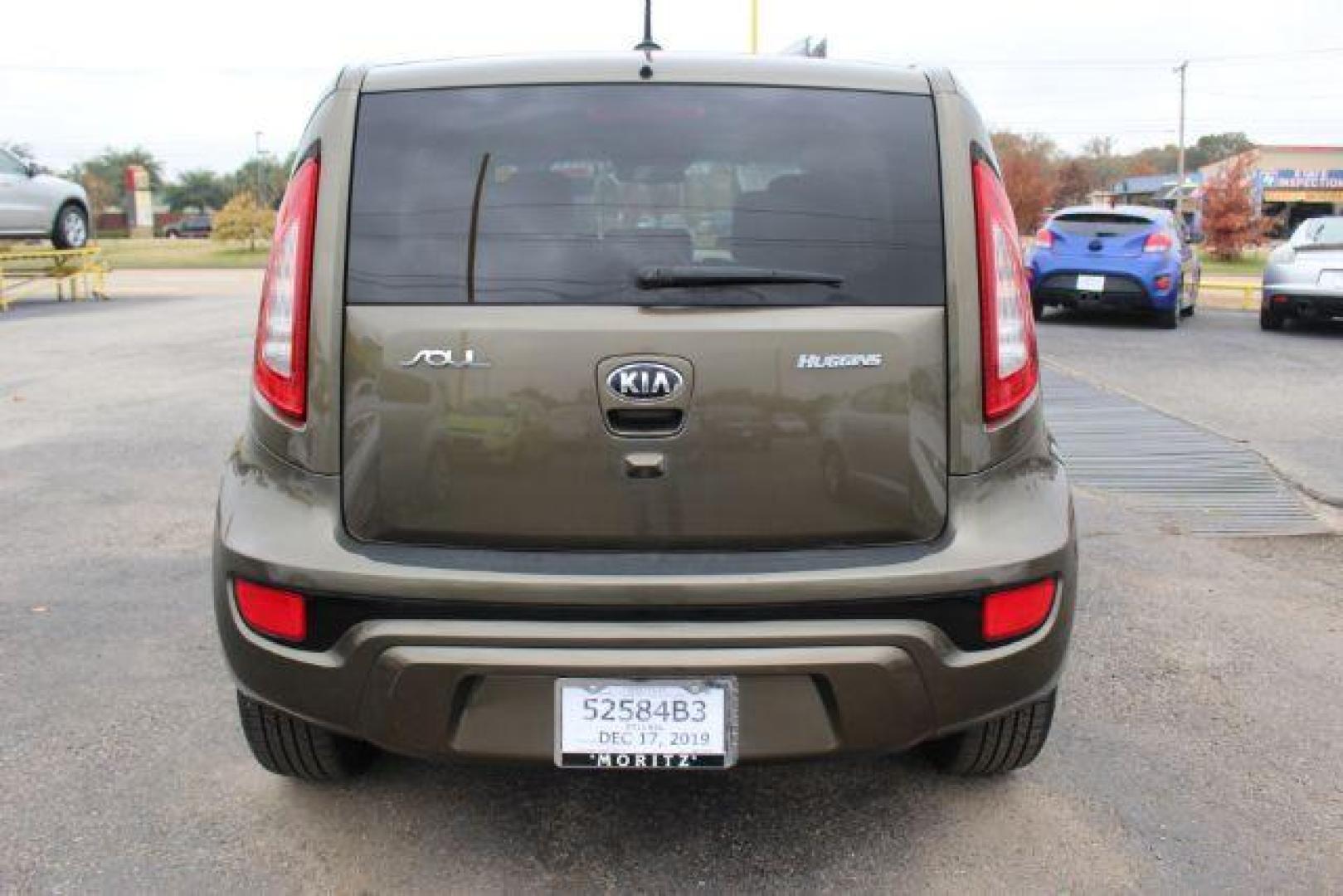 2013 Brown Kia Soul ! (KNDJT2A6XD7) with an 2.0L L4 DOHC 16V engine, located at 2715 W Pioneer Pkwy, Arlington, TX, 76013, (817) 265-9009, 32.710262, -97.153236 - Photo#6
