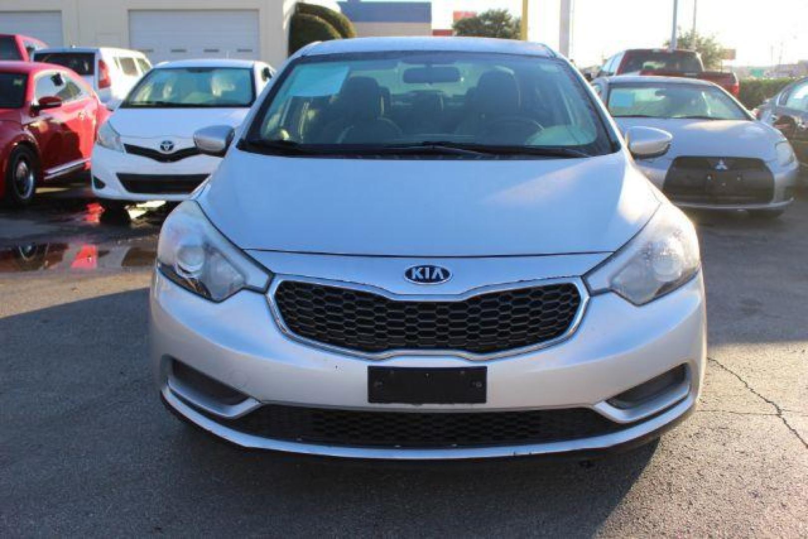 2014 SILVER Kia Forte LX A6 (KNAFK4A64E5) with an 1.8L L4 DOHC 16V engine, 6-Speed Automatic transmission, located at 2715 W Pioneer Pkwy, Arlington, TX, 76013, (817) 265-9009, 32.710262, -97.153236 - Photo#3