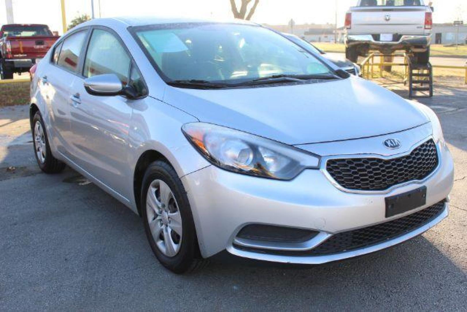 2014 SILVER Kia Forte LX A6 (KNAFK4A64E5) with an 1.8L L4 DOHC 16V engine, 6-Speed Automatic transmission, located at 2715 W Pioneer Pkwy, Arlington, TX, 76013, (817) 265-9009, 32.710262, -97.153236 - Photo#4