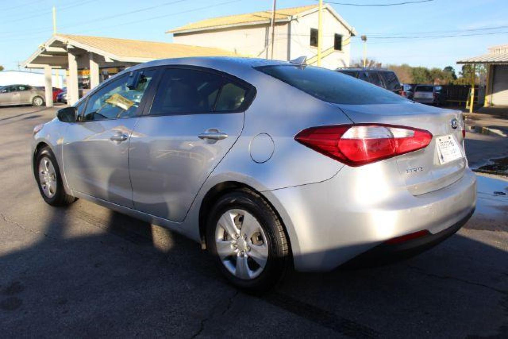 2014 SILVER Kia Forte LX A6 (KNAFK4A64E5) with an 1.8L L4 DOHC 16V engine, 6-Speed Automatic transmission, located at 2715 W Pioneer Pkwy, Arlington, TX, 76013, (817) 265-9009, 32.710262, -97.153236 - Photo#7