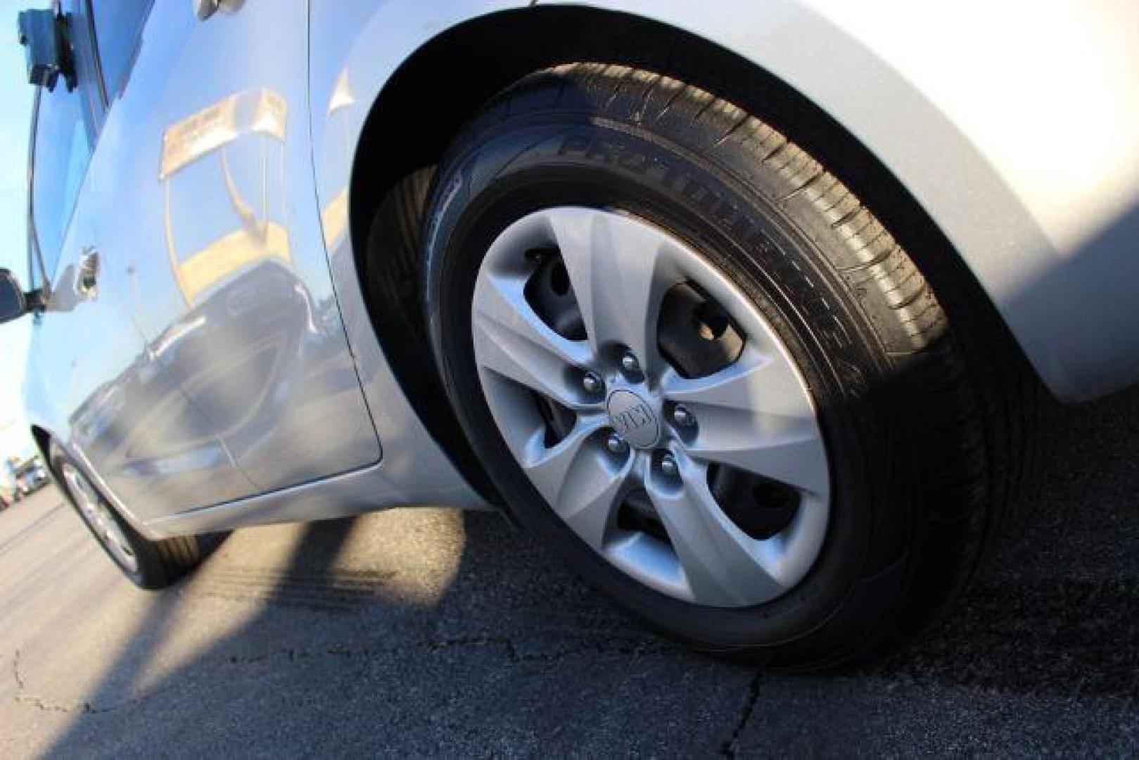 2014 SILVER Kia Forte LX A6 (KNAFK4A64E5) with an 1.8L L4 DOHC 16V engine, 6-Speed Automatic transmission, located at 2715 W Pioneer Pkwy, Arlington, TX, 76013, (817) 265-9009, 32.710262, -97.153236 - Photo#8