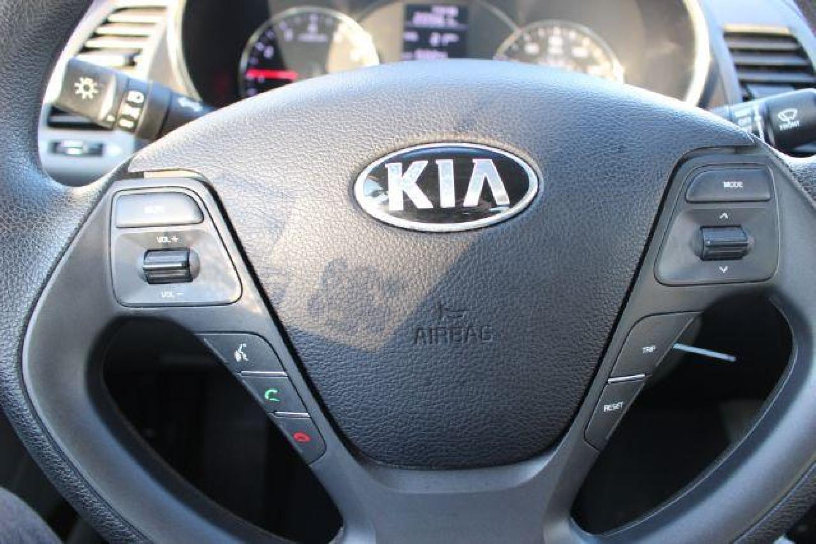 2014 SILVER Kia Forte LX A6 (KNAFK4A64E5) with an 1.8L L4 DOHC 16V engine, 6-Speed Automatic transmission, located at 2715 W Pioneer Pkwy, Arlington, TX, 76013, (817) 265-9009, 32.710262, -97.153236 - Photo#18