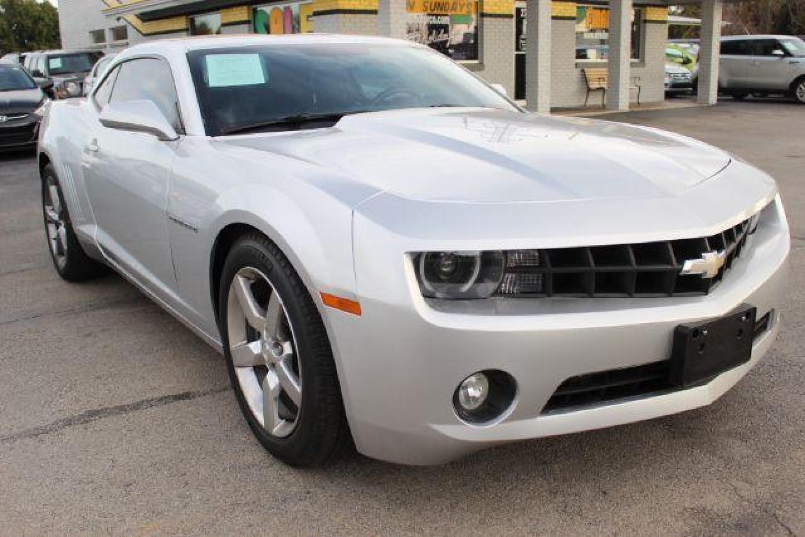 2013 SILVER Chevrolet Camaro Coupe 2LT (2G1FC1E36D9) with an 3.6L V6 DOHC 24V FFV engine, 6-Speed Automatic transmission, located at 2715 W Pioneer Pkwy, Arlington, TX, 76013, (817) 265-9009, 32.710262, -97.153236 - Photo#4