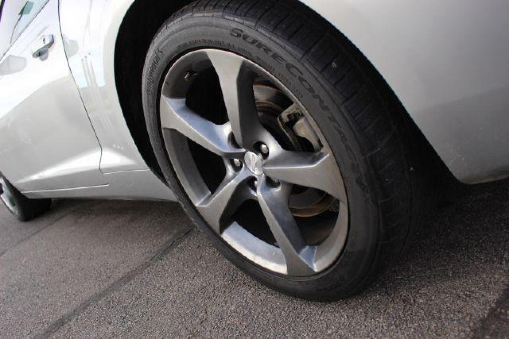 2013 SILVER Chevrolet Camaro Coupe 2LT (2G1FC1E36D9) with an 3.6L V6 DOHC 24V FFV engine, 6-Speed Automatic transmission, located at 2715 W Pioneer Pkwy, Arlington, TX, 76013, (817) 265-9009, 32.710262, -97.153236 - Photo#7
