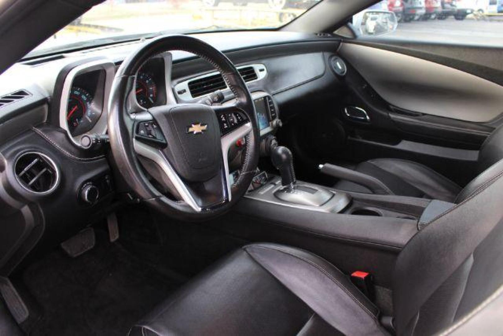 2013 SILVER Chevrolet Camaro Coupe 2LT (2G1FC1E36D9) with an 3.6L V6 DOHC 24V FFV engine, 6-Speed Automatic transmission, located at 2715 W Pioneer Pkwy, Arlington, TX, 76013, (817) 265-9009, 32.710262, -97.153236 - Photo#10