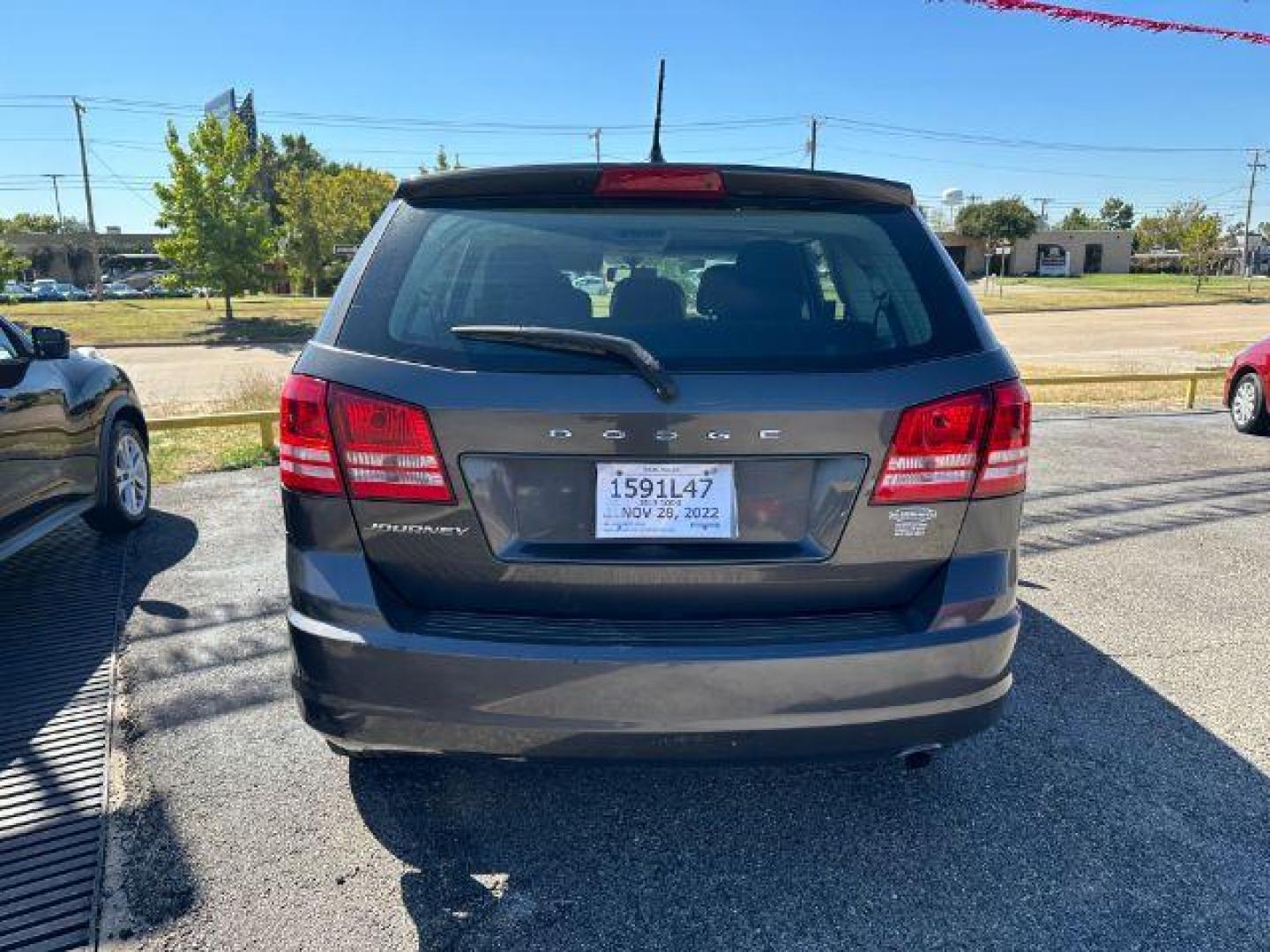 2014 GRAY Dodge Journey SE (3C4PDCAB8ET) with an 2.4L L4 DOHC 16V engine, 4-Speed Automatic transmission, located at 2715 W Pioneer Pkwy, Arlington, TX, 76013, (817) 265-9009, 32.710262, -97.153236 - Photo#7