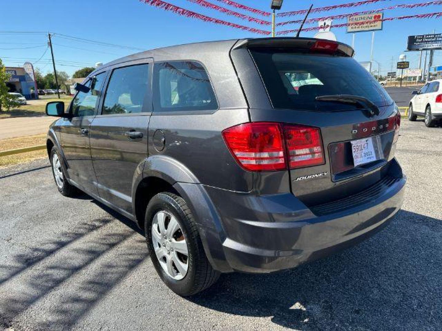 2014 GRAY Dodge Journey SE (3C4PDCAB8ET) with an 2.4L L4 DOHC 16V engine, 4-Speed Automatic transmission, located at 2715 W Pioneer Pkwy, Arlington, TX, 76013, (817) 265-9009, 32.710262, -97.153236 - Photo#8