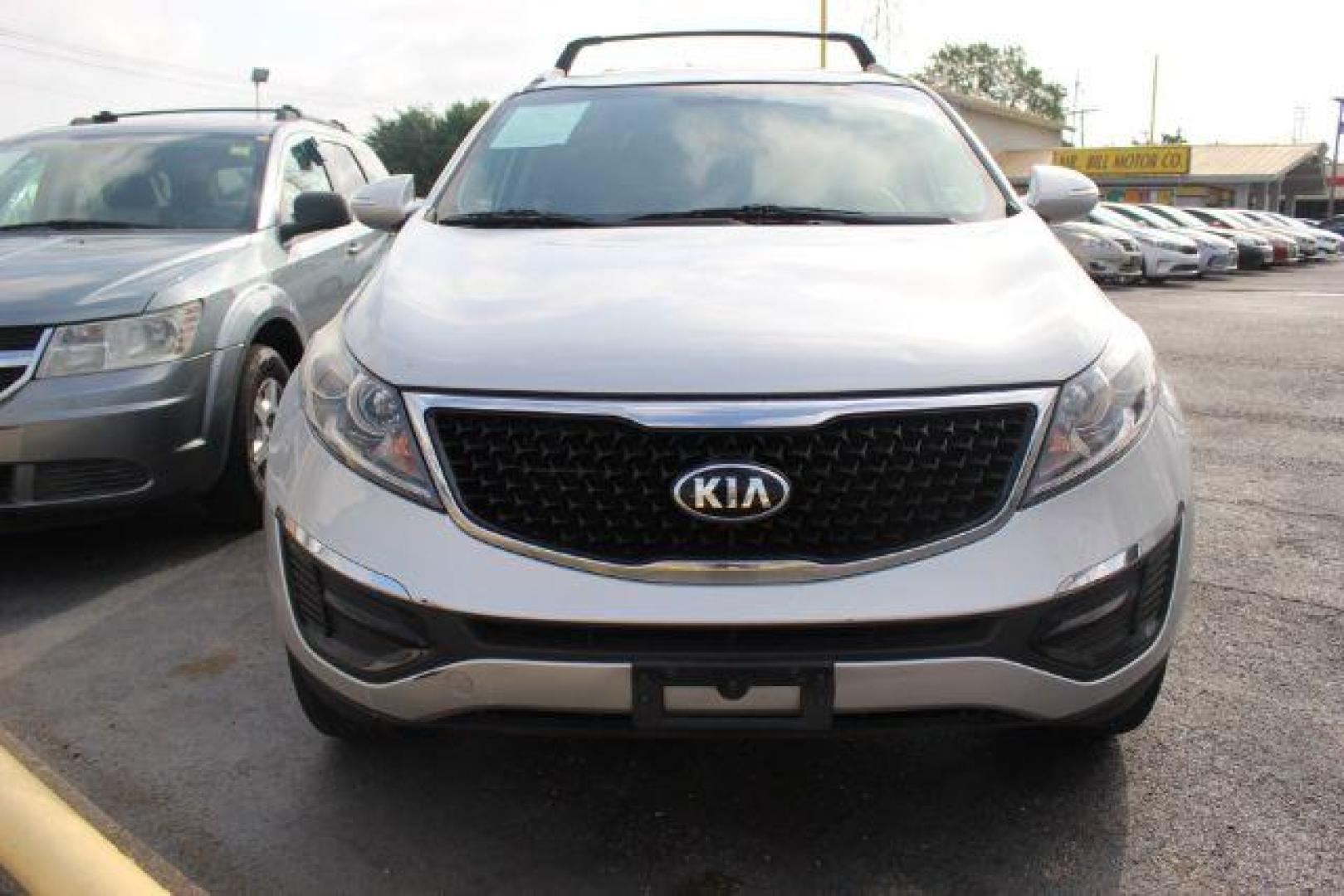 2015 SILVER Kia Sportage LX FWD (KNDPB3AC7F7) with an 2.4L V6 DOHC 24V engine, 6-Speed Automatic transmission, located at 2715 W Pioneer Pkwy, Arlington, TX, 76013, (817) 265-9009, 32.710262, -97.153236 - Photo#3