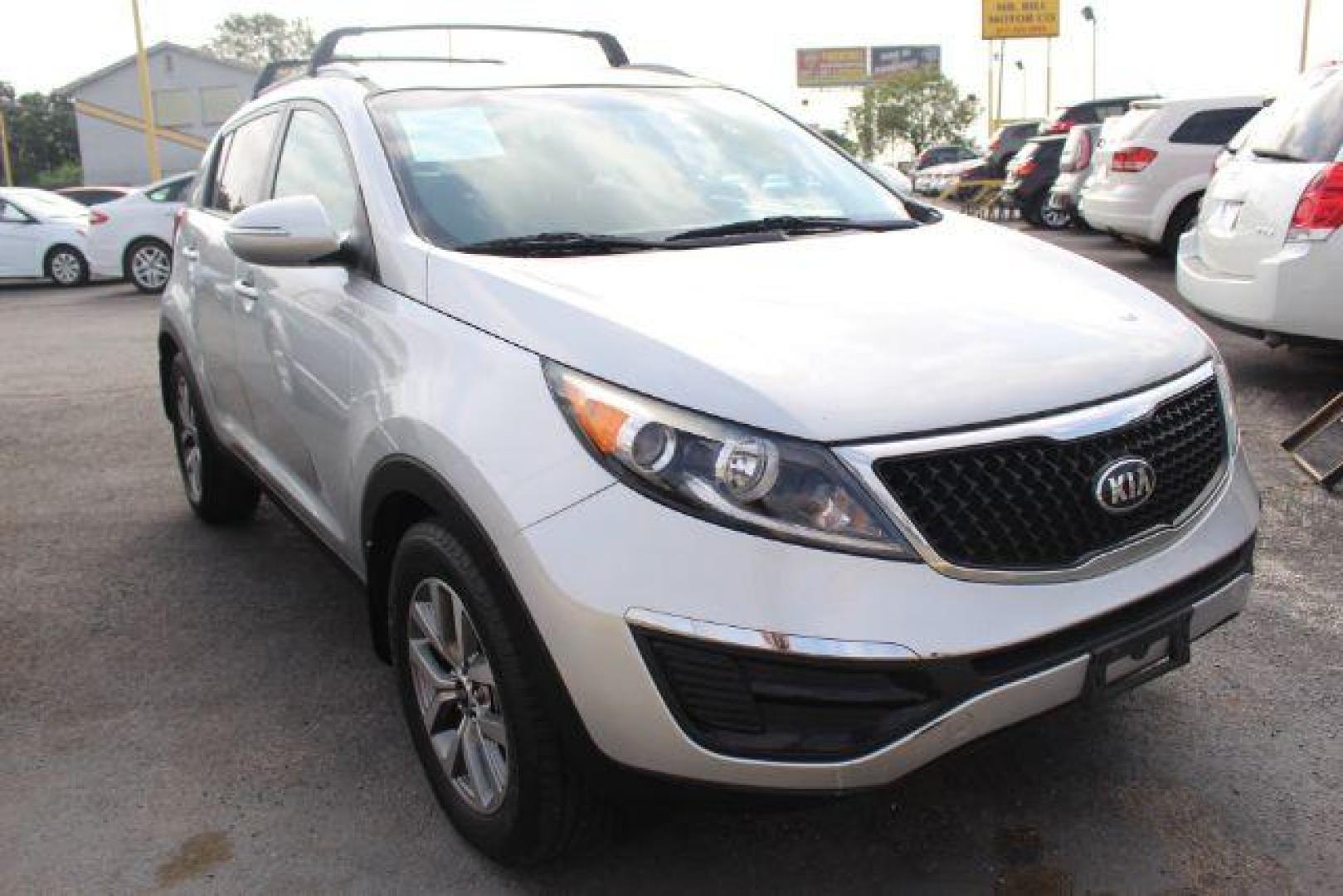 2015 SILVER Kia Sportage LX FWD (KNDPB3AC7F7) with an 2.4L V6 DOHC 24V engine, 6-Speed Automatic transmission, located at 2715 W Pioneer Pkwy, Arlington, TX, 76013, (817) 265-9009, 32.710262, -97.153236 - Photo#4