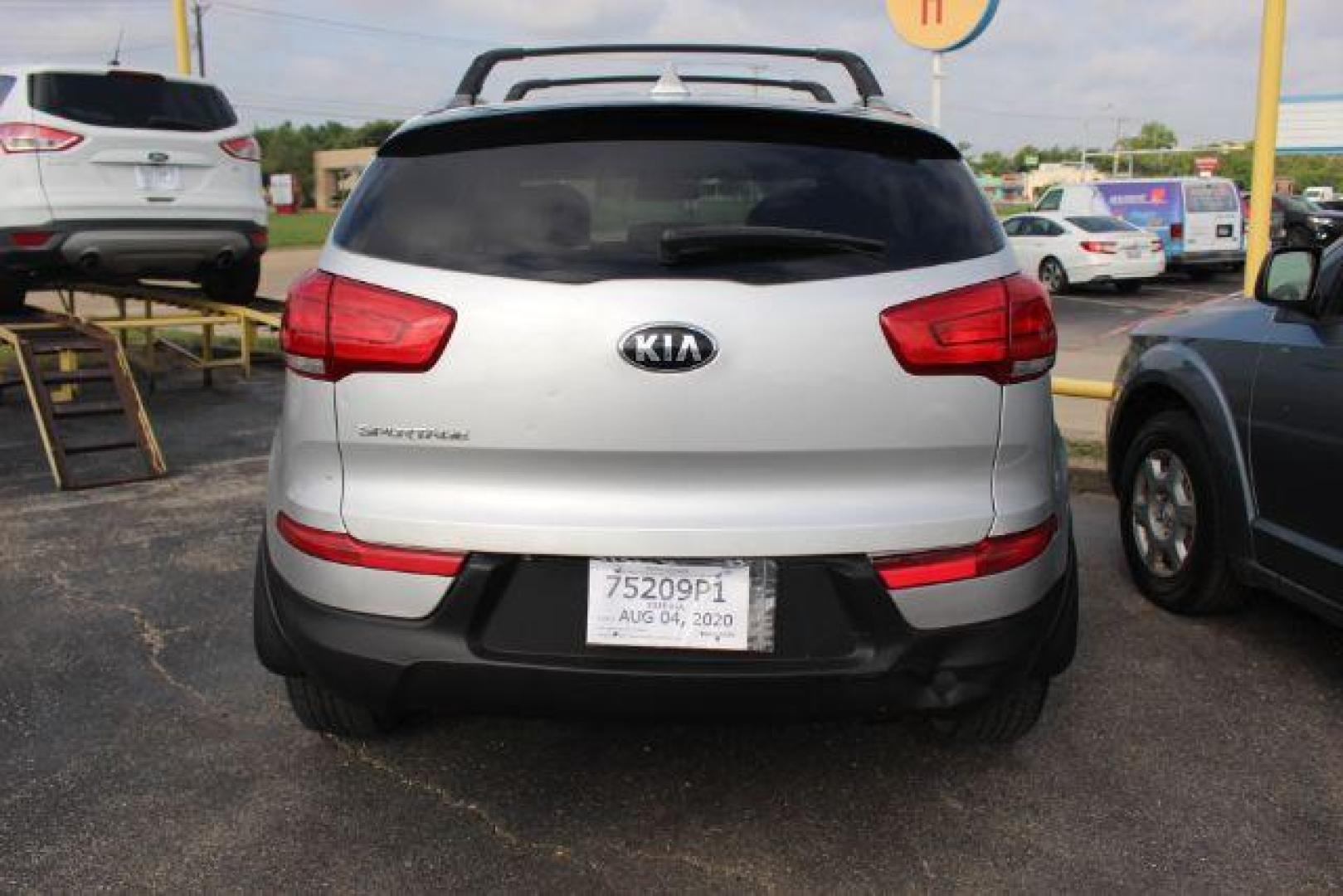 2015 SILVER Kia Sportage LX FWD (KNDPB3AC7F7) with an 2.4L V6 DOHC 24V engine, 6-Speed Automatic transmission, located at 2715 W Pioneer Pkwy, Arlington, TX, 76013, (817) 265-9009, 32.710262, -97.153236 - Photo#6