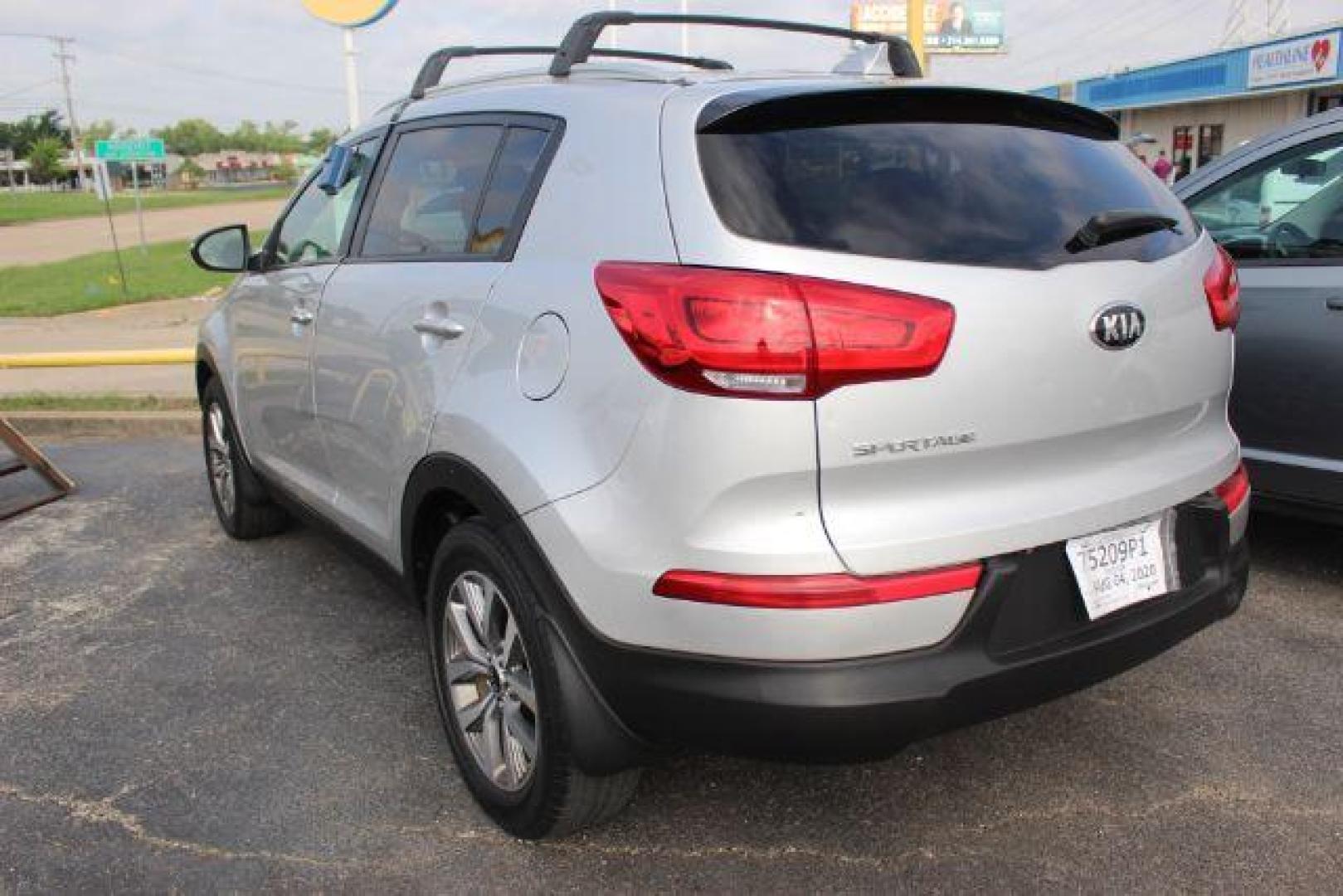 2015 SILVER Kia Sportage LX FWD (KNDPB3AC7F7) with an 2.4L V6 DOHC 24V engine, 6-Speed Automatic transmission, located at 2715 W Pioneer Pkwy, Arlington, TX, 76013, (817) 265-9009, 32.710262, -97.153236 - Photo#7