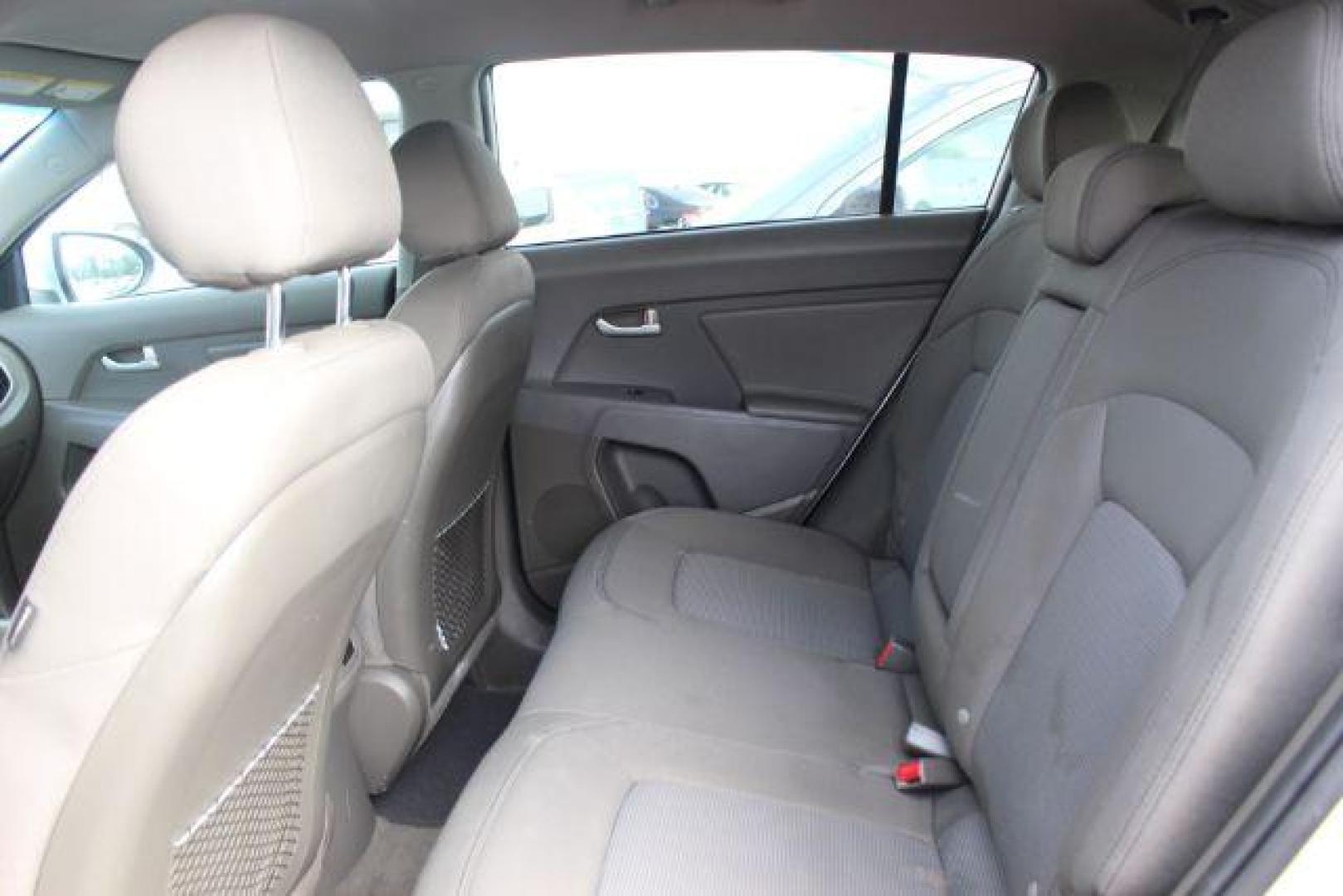 2015 SILVER Kia Sportage LX FWD (KNDPB3AC7F7) with an 2.4L V6 DOHC 24V engine, 6-Speed Automatic transmission, located at 2715 W Pioneer Pkwy, Arlington, TX, 76013, (817) 265-9009, 32.710262, -97.153236 - Photo#8