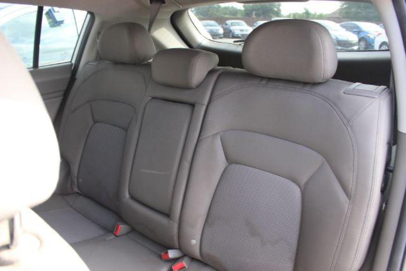 2015 SILVER Kia Sportage LX FWD (KNDPB3AC7F7) with an 2.4L V6 DOHC 24V engine, 6-Speed Automatic transmission, located at 2715 W Pioneer Pkwy, Arlington, TX, 76013, (817) 265-9009, 32.710262, -97.153236 - Photo#9