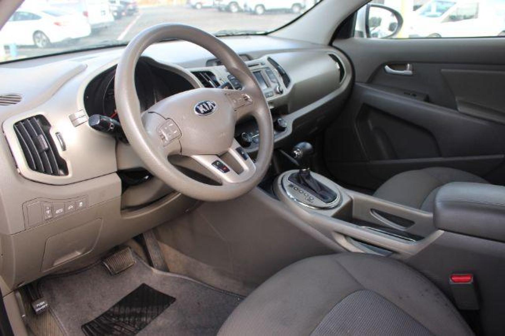 2015 SILVER Kia Sportage LX FWD (KNDPB3AC7F7) with an 2.4L V6 DOHC 24V engine, 6-Speed Automatic transmission, located at 2715 W Pioneer Pkwy, Arlington, TX, 76013, (817) 265-9009, 32.710262, -97.153236 - Photo#13