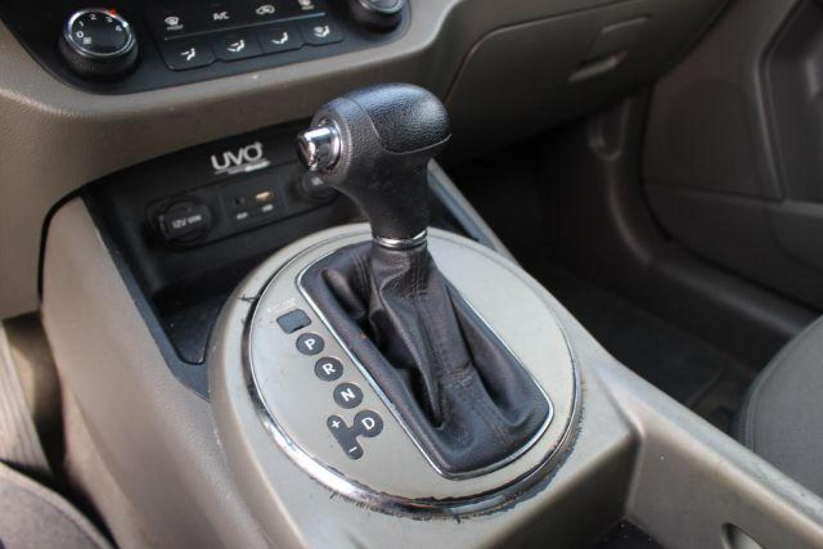 2015 SILVER Kia Sportage LX FWD (KNDPB3AC7F7) with an 2.4L V6 DOHC 24V engine, 6-Speed Automatic transmission, located at 2715 W Pioneer Pkwy, Arlington, TX, 76013, (817) 265-9009, 32.710262, -97.153236 - Photo#14