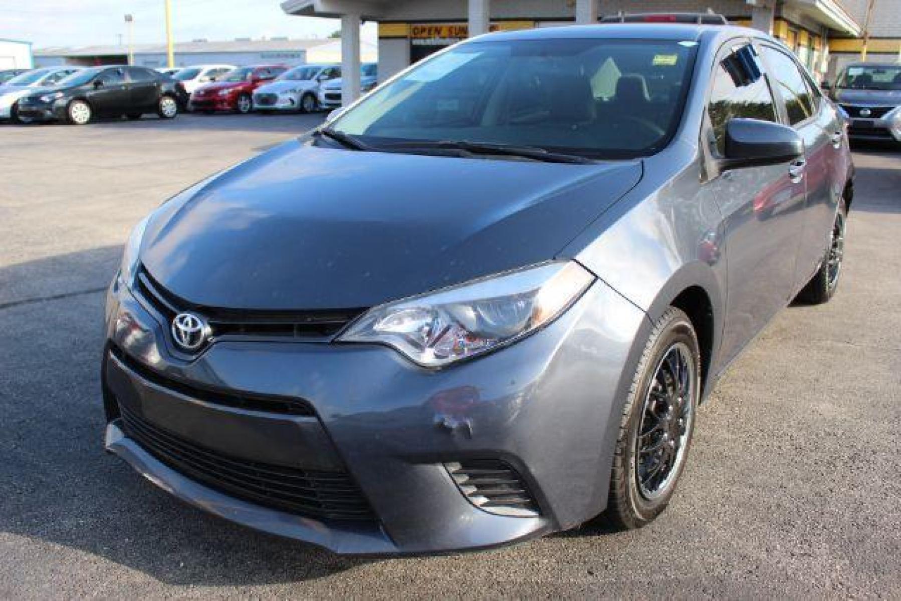 2016 GRAY Toyota Corolla LE CVT (5YFBURHE0GP) with an 1.8L L4 DOHC 16V engine, Continuously Variabl transmission, located at 2715 W Pioneer Pkwy, Arlington, TX, 76013, (817) 265-9009, 32.710262, -97.153236 - Photo #2