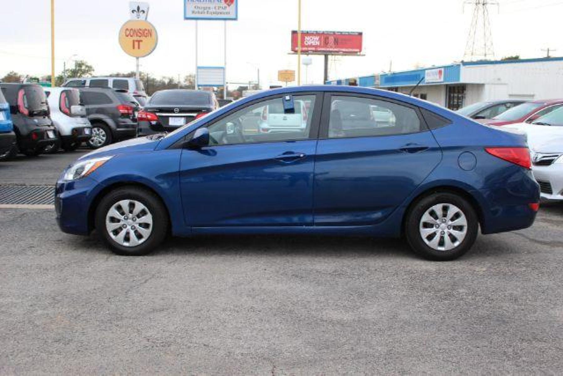 2017 BLUE Hyundai Accent SE 4-Door 6A (KMHCT4AE0HU) with an 1.6L L4 DOHC 16V engine, 6-Speed Automatic transmission, located at 2715 W Pioneer Pkwy, Arlington, TX, 76013, (817) 265-9009, 32.710262, -97.153236 - Photo #1