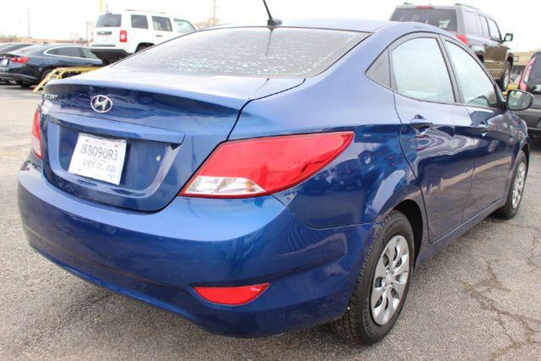 2017 BLUE Hyundai Accent SE 4-Door 6A (KMHCT4AE0HU) with an 1.6L L4 DOHC 16V engine, 6-Speed Automatic transmission, located at 2715 W Pioneer Pkwy, Arlington, TX, 76013, (817) 265-9009, 32.710262, -97.153236 - Photo #5