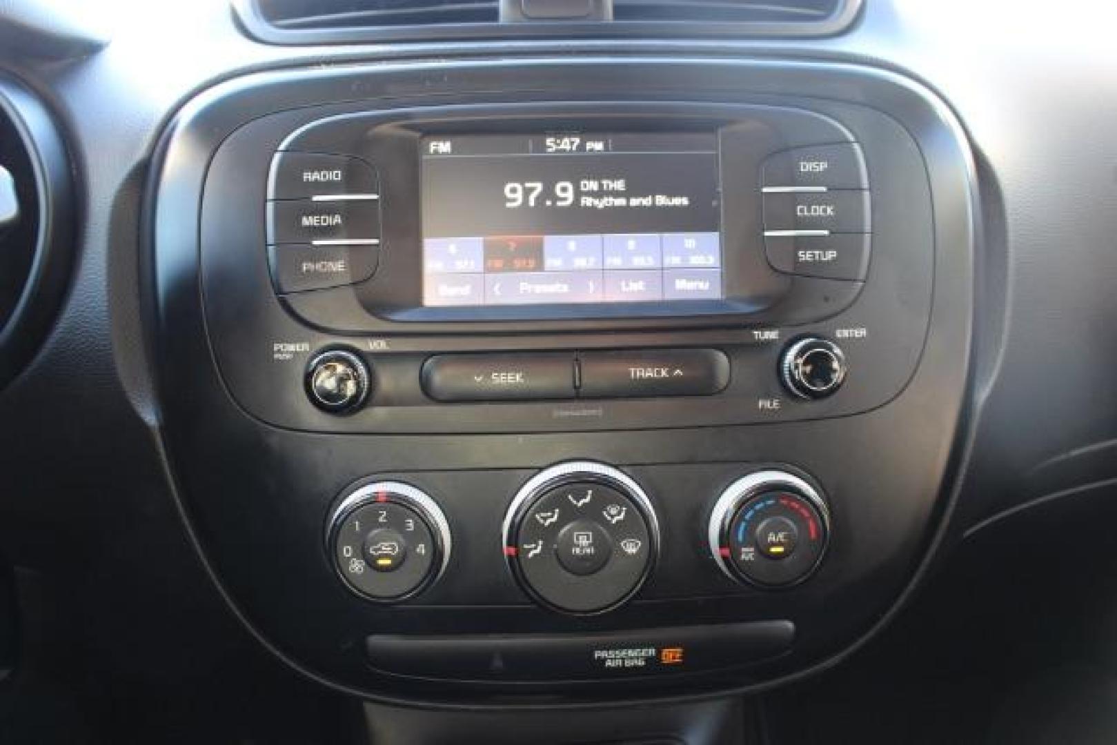 2019 BLACK Kia Soul Base 6A (KNDJN2A2XK7) with an 1.6L L4 DOHC 16V engine, 6-Speed Automatic transmission, located at 2715 W Pioneer Pkwy, Arlington, TX, 76013, (817) 265-9009, 32.710262, -97.153236 - Photo#16
