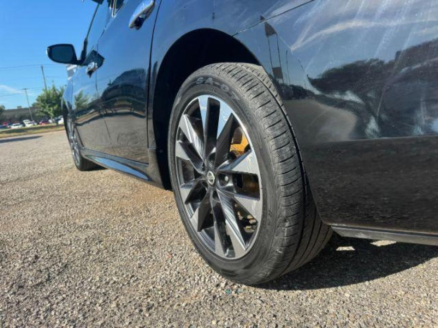 2016 BLACK Nissan Sentra SR (3N1AB7AP5GY) with an 1.8L L4 SFI DOHC 16V engine, Continuously Variable Transmission transmission, located at 2715 W Pioneer Pkwy, Arlington, TX, 76013, (817) 265-9009, 32.710262, -97.153236 - Photo#9
