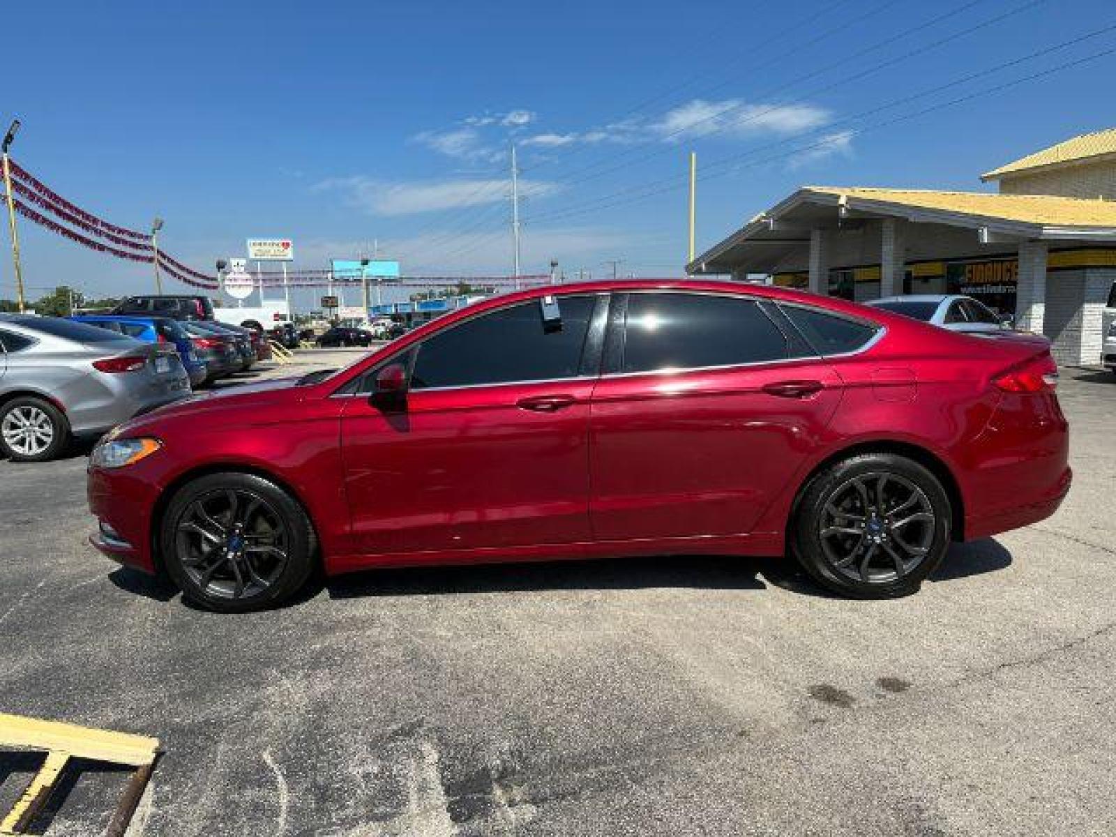 2018 RED Ford Fusion SE (3FA6P0HD6JR) with an 1.5L L4 DOHC 16V engine, 6-Speed Automatic transmission, located at 2715 W Pioneer Pkwy, Arlington, TX, 76013, (817) 265-9009, 32.710262, -97.153236 - Photo #2