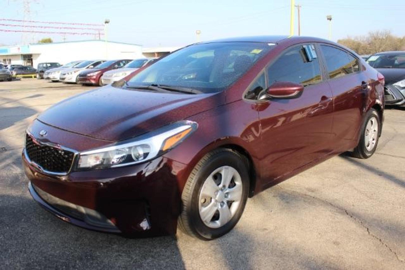 2018 MAROON Kia Forte LX 6A (3KPFK4A72JE) with an 2.0L L4 DOHC 16V engine, 6-Speed Automatic transmission, located at 2715 W Pioneer Pkwy, Arlington, TX, 76013, (817) 265-9009, 32.710262, -97.153236 - Photo#4
