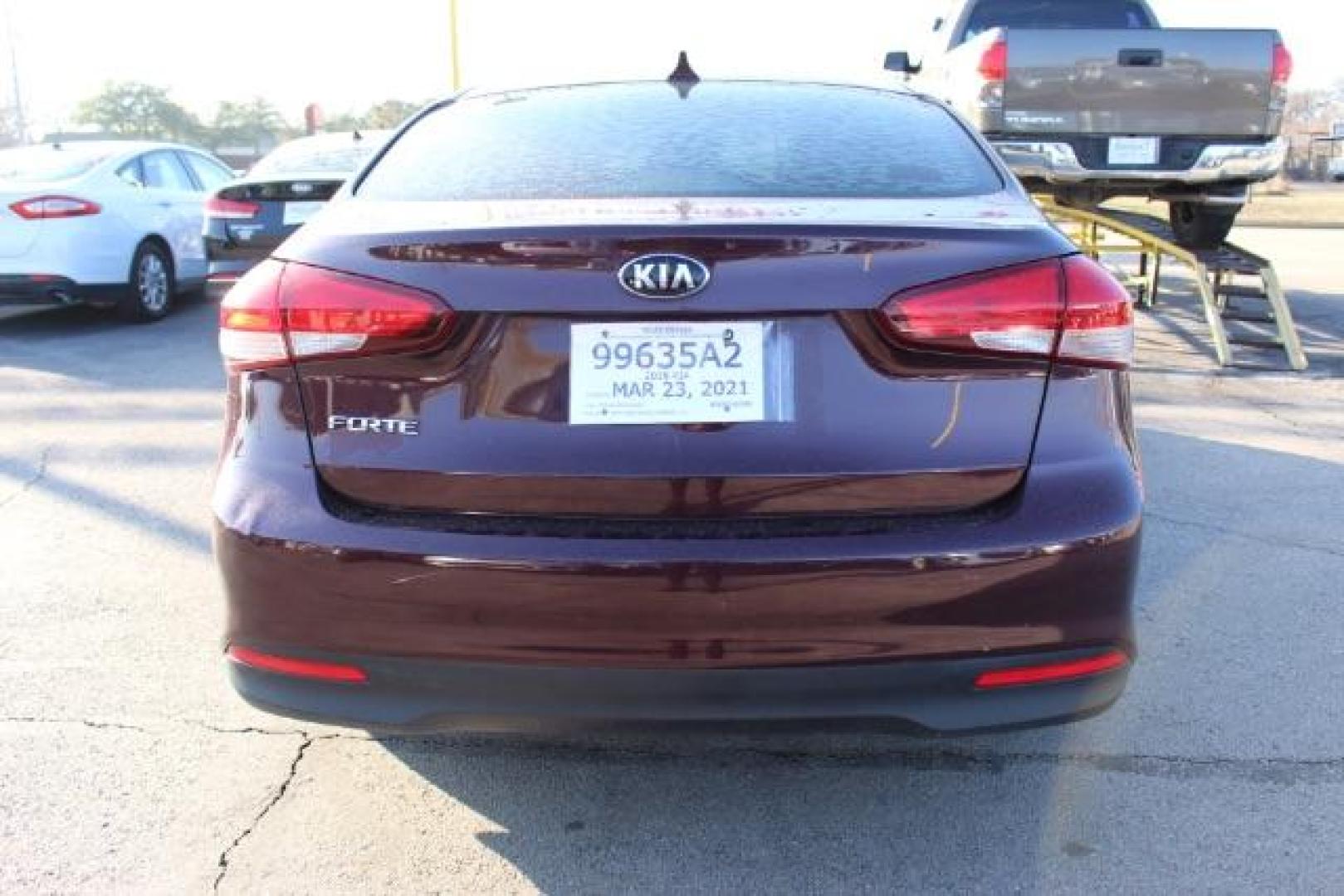 2018 MAROON Kia Forte LX 6A (3KPFK4A72JE) with an 2.0L L4 DOHC 16V engine, 6-Speed Automatic transmission, located at 2715 W Pioneer Pkwy, Arlington, TX, 76013, (817) 265-9009, 32.710262, -97.153236 - Photo#6