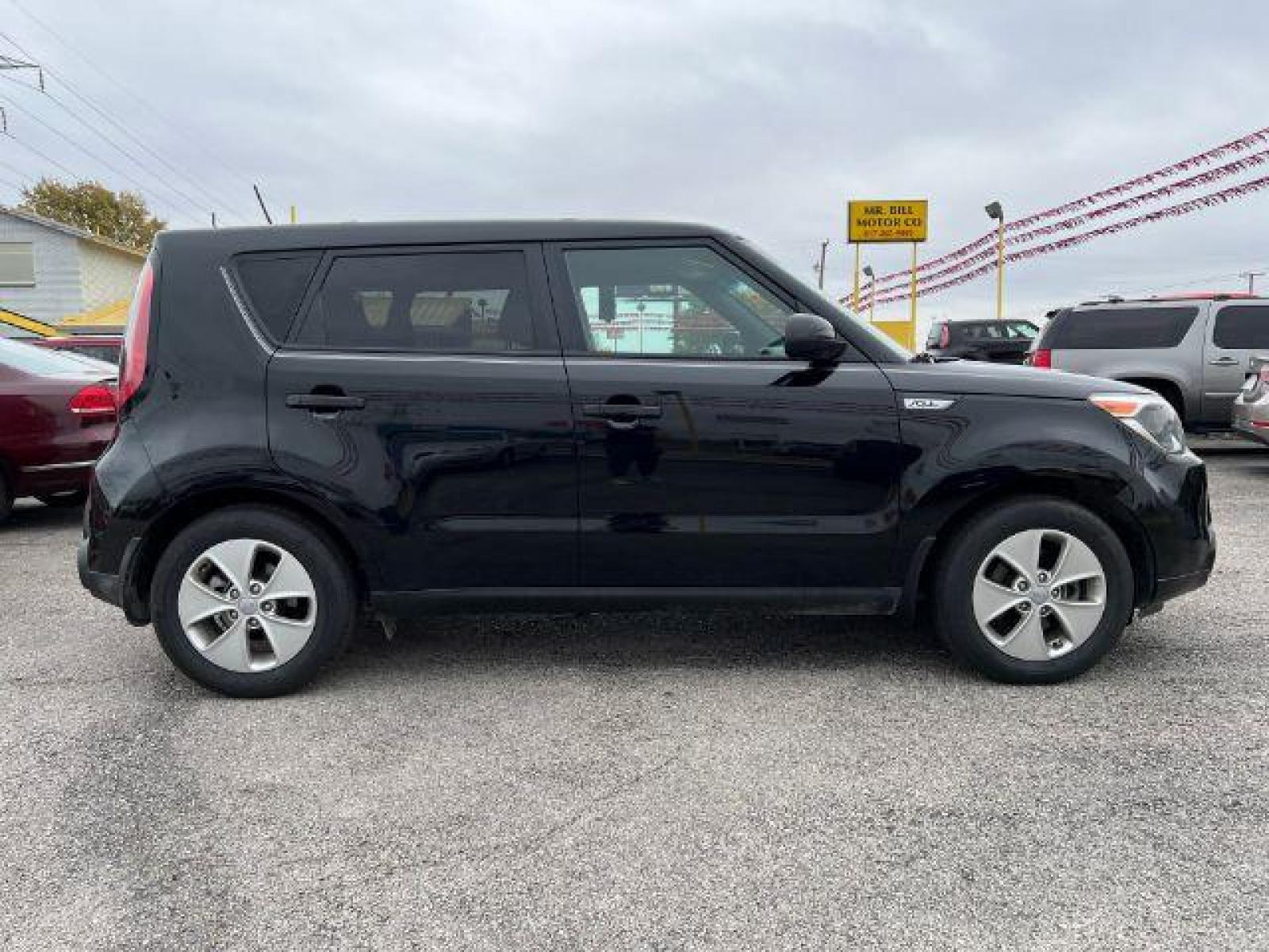 2018 BLACK Kia Soul Base 6A (KNDJN2A27J7) with an 1.6L L4 DOHC 16V engine, 6-Speed Automatic transmission, located at 2715 W Pioneer Pkwy, Arlington, TX, 76013, (817) 265-9009, 32.710262, -97.153236 - Photo #5