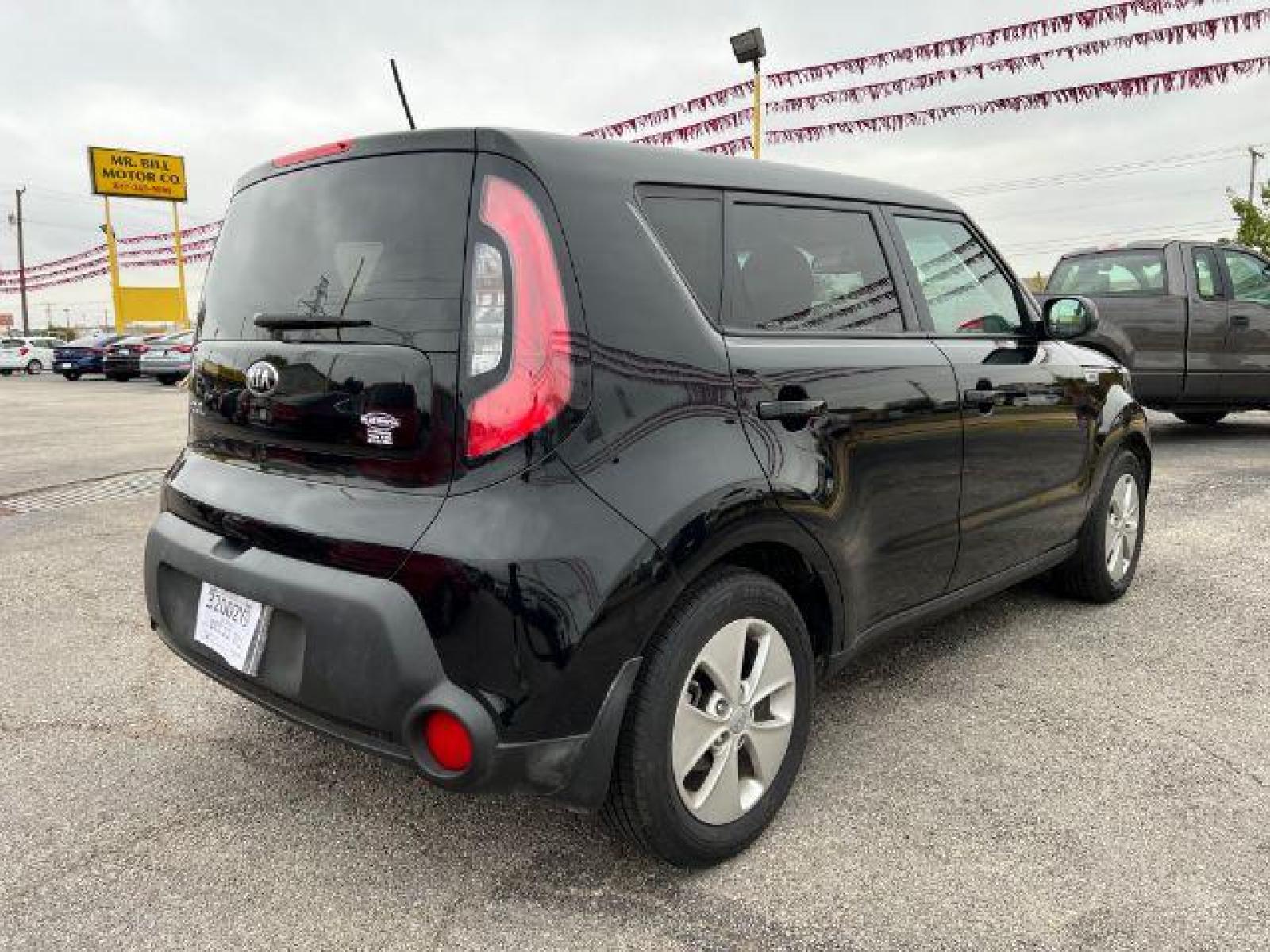 2018 BLACK Kia Soul Base 6A (KNDJN2A27J7) with an 1.6L L4 DOHC 16V engine, 6-Speed Automatic transmission, located at 2715 W Pioneer Pkwy, Arlington, TX, 76013, (817) 265-9009, 32.710262, -97.153236 - Photo #6